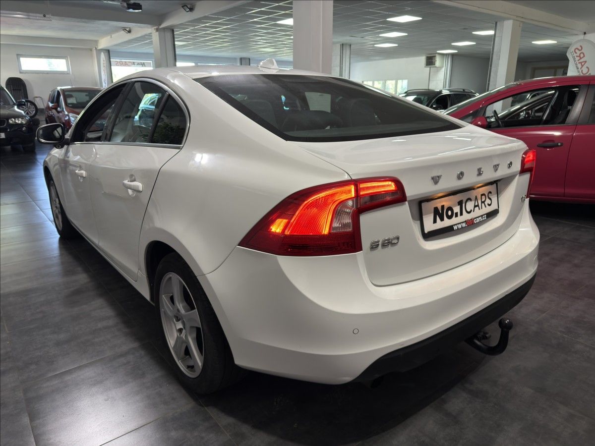 Volvo S60, 1,6   T3 SUMMUM XENON BLIS - fotka 4
