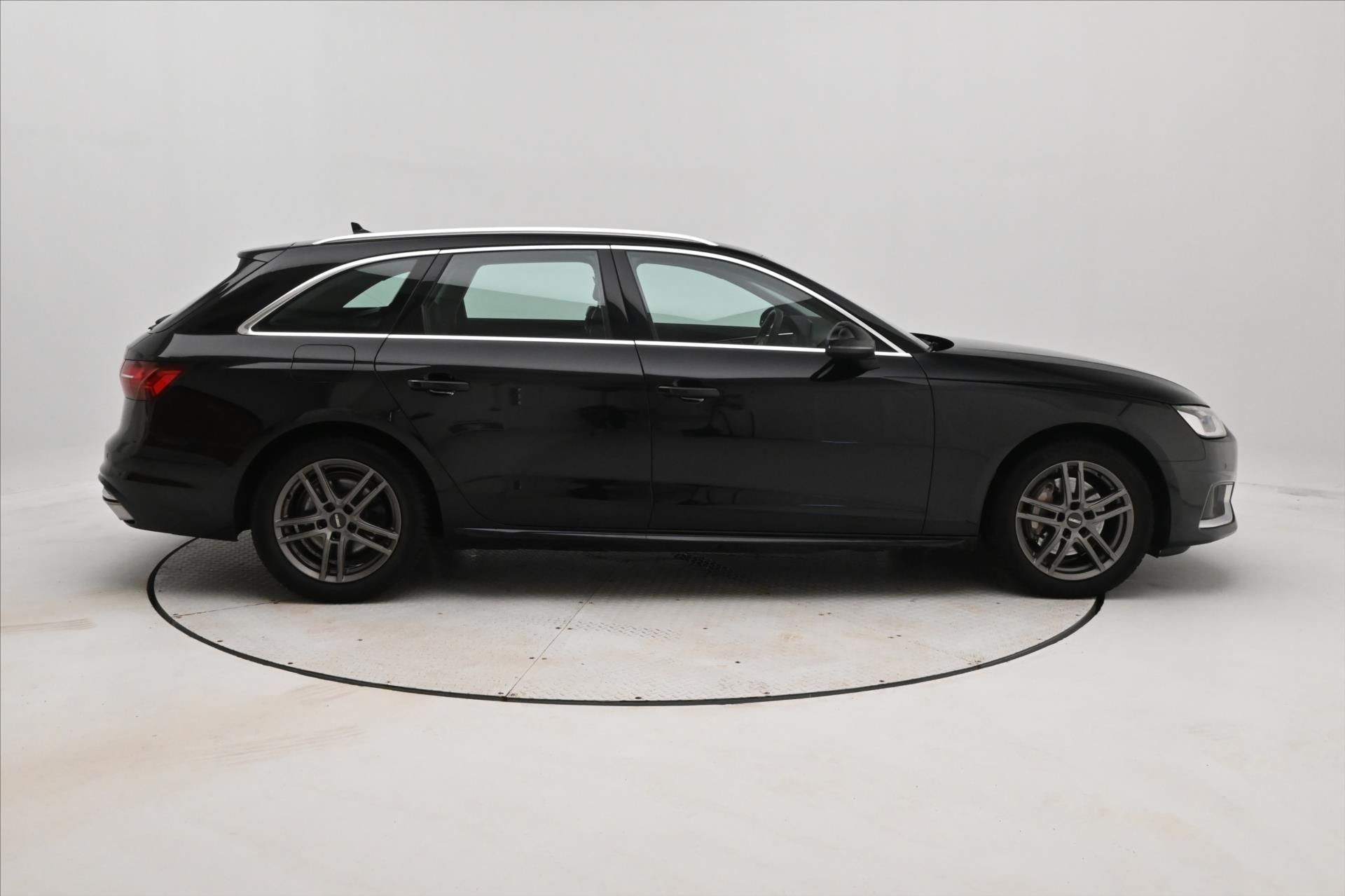 Audi A4, 2,0 40TDI 150 kW S-Tronic Záru - fotka 4