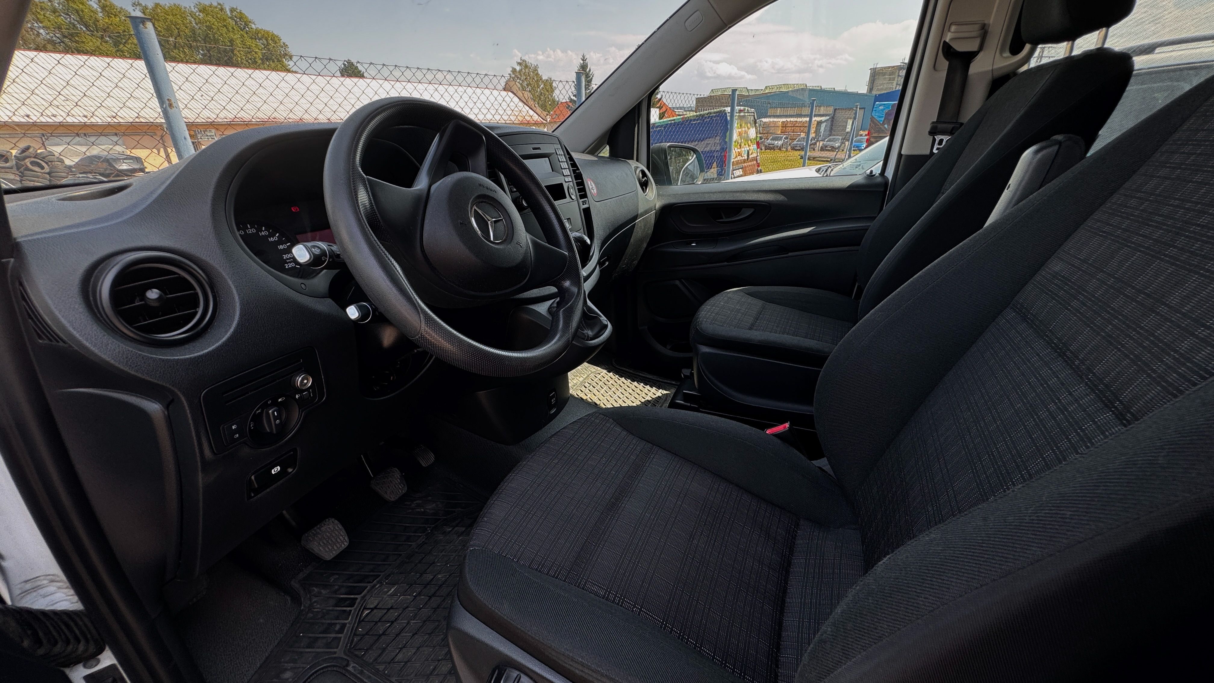Mercedes-Benz Vito, Tourer, 8 MÍST, TAŽNÉ - fotka 2