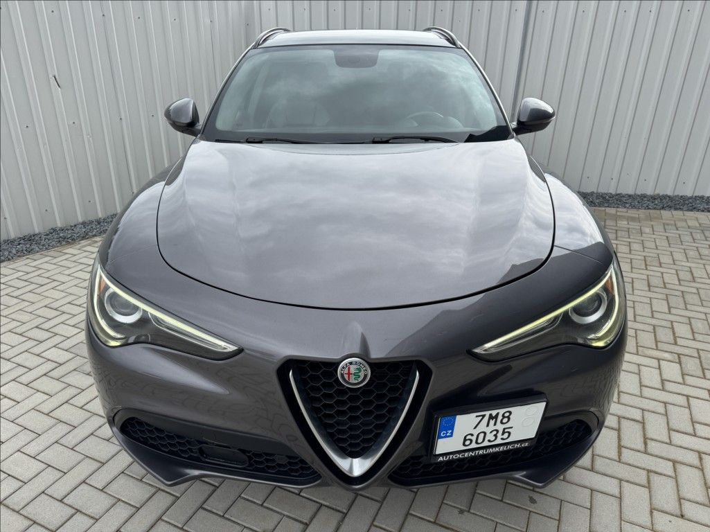 Alfa Romeo Stelvio, 2,0 T 206kW Q4 AT8 ZF 4X4 - fotka 6
