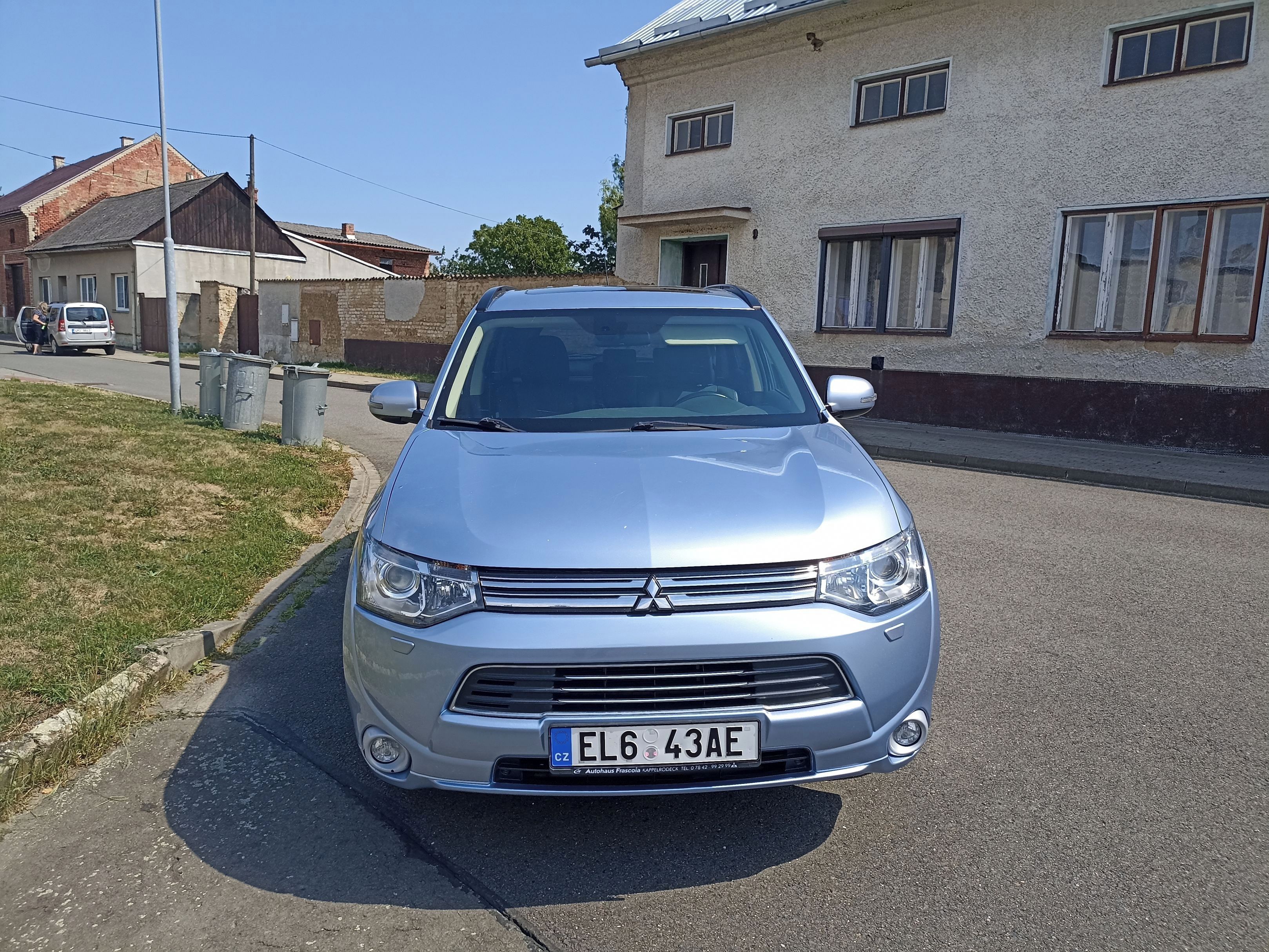 Mitsubishi Outlander, PHEV 4×4, plug-in hybrid - fotka 4