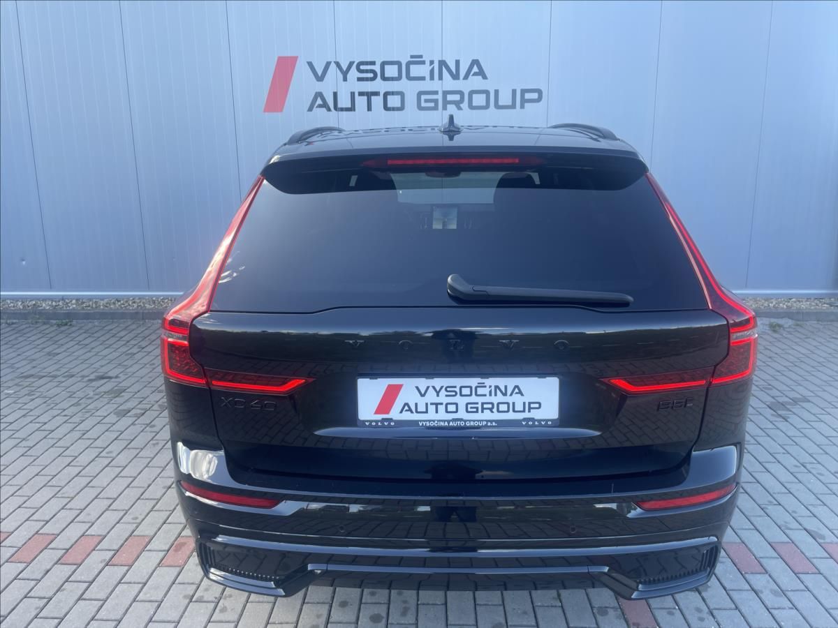 Volvo XC60, 2,0 B5 AWD PLUS BLACK EDITION - fotka 4