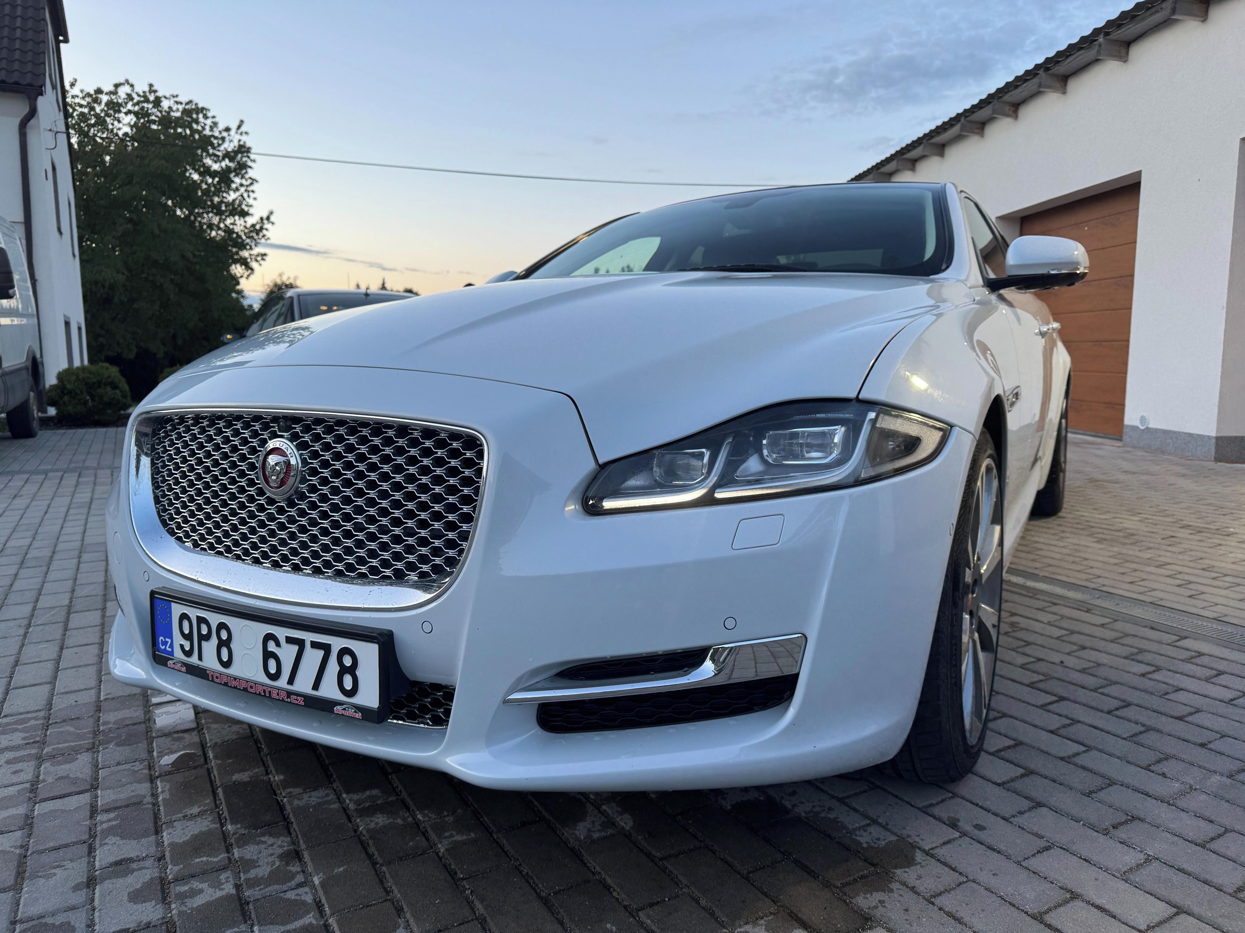 Jaguar XJ - fotka 3