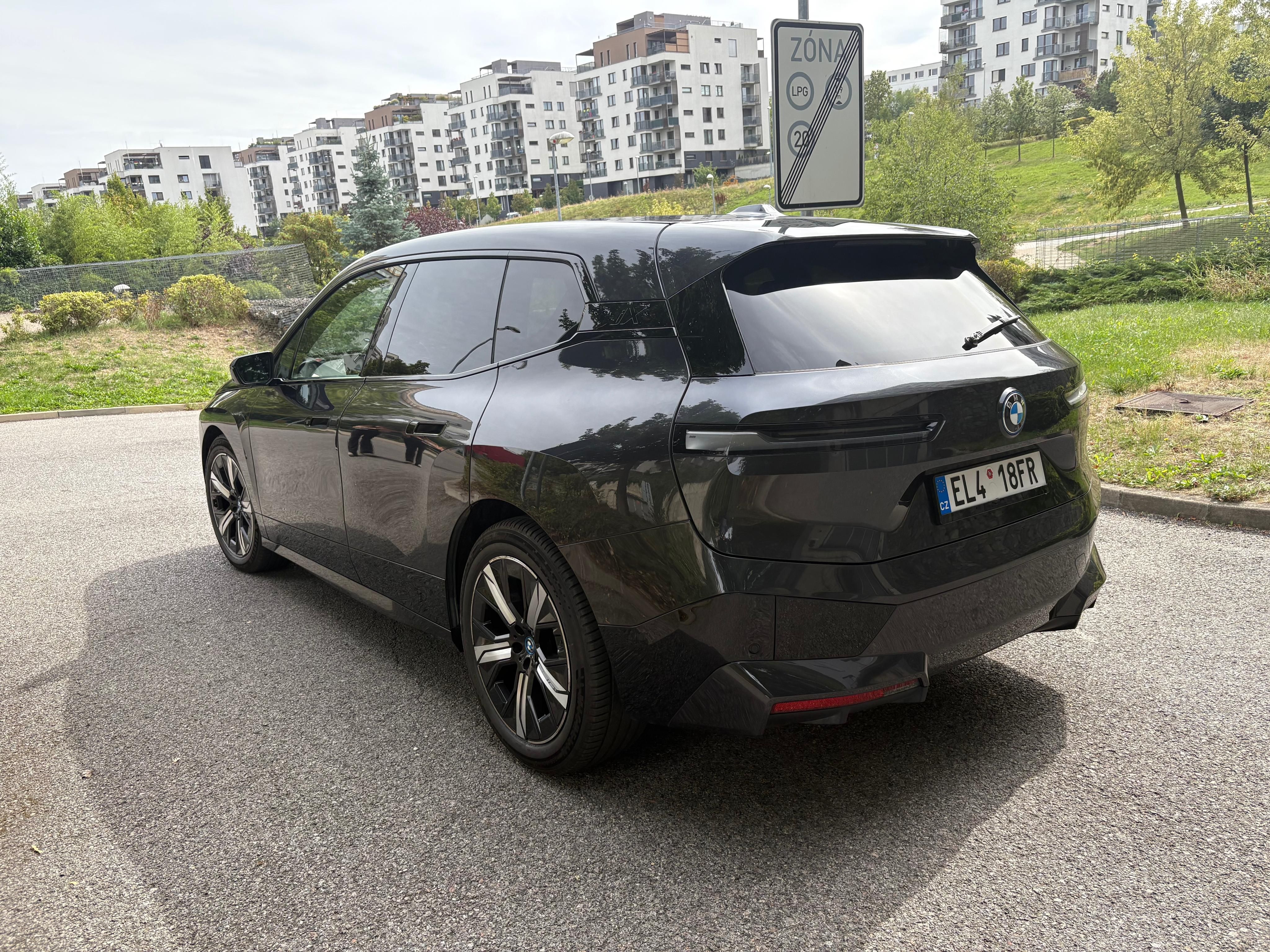 BMW iX, xDrive40 71 kWh TOPSTAV - fotka 3