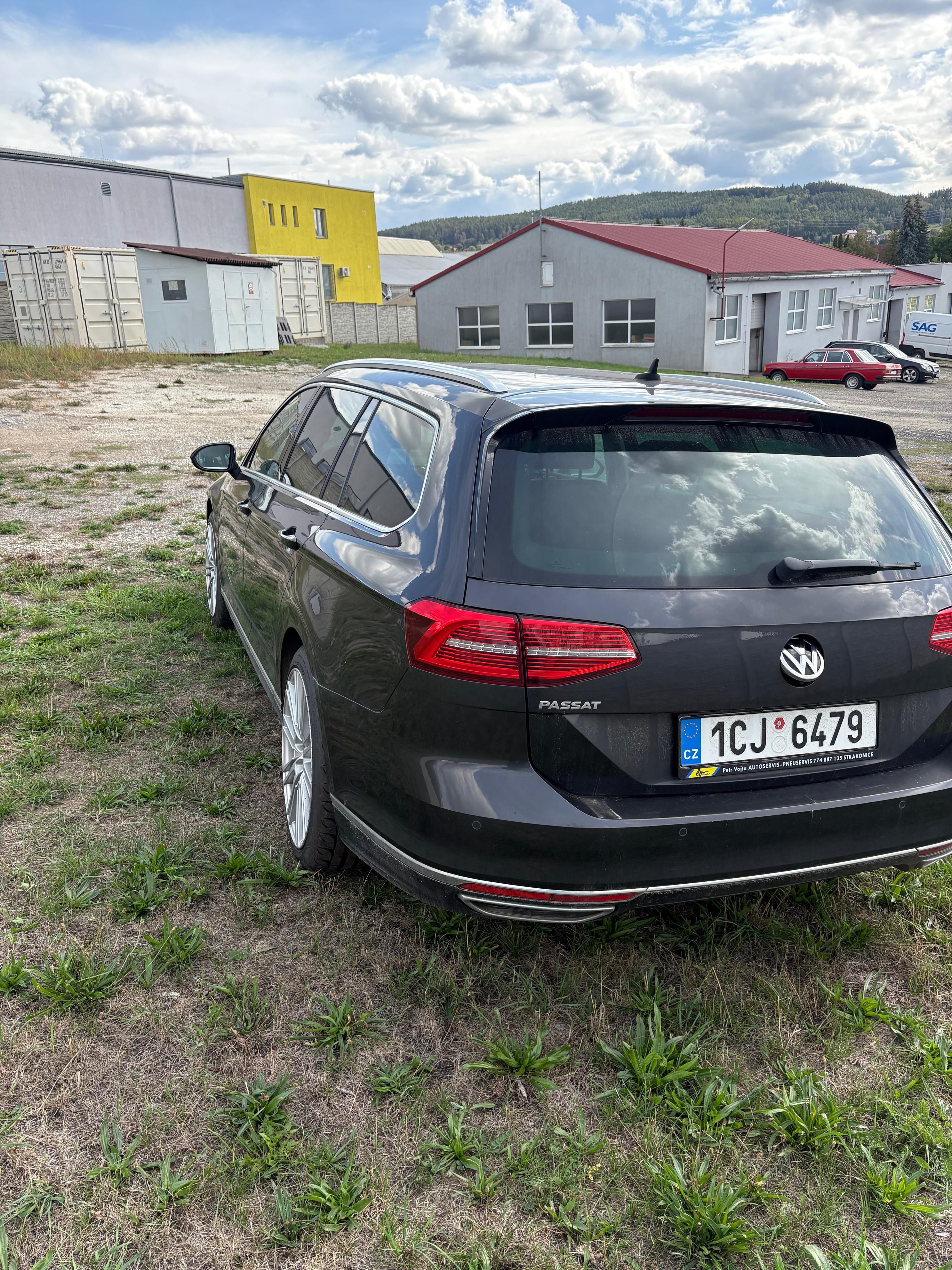 Volkswagen Passat, VW Passat 2.0tdi 110kw - fotka 3
