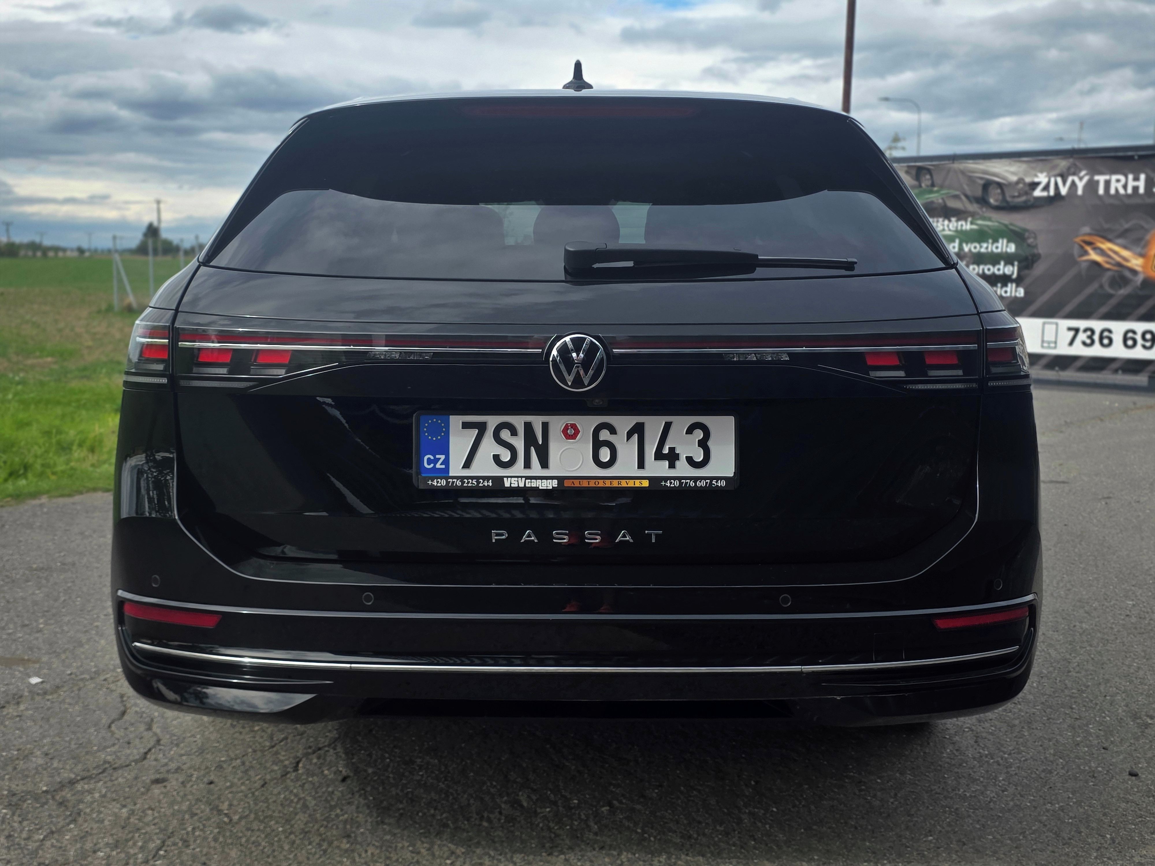 Volkswagen Passat, 2.0 TDI, Elegance / TOP STAV - fotka 6