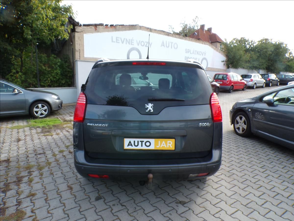 Peugeot 5008, 1,6 TURBO  PANORAMA,TAŽNÉ ZAŘÍ - fotka 6