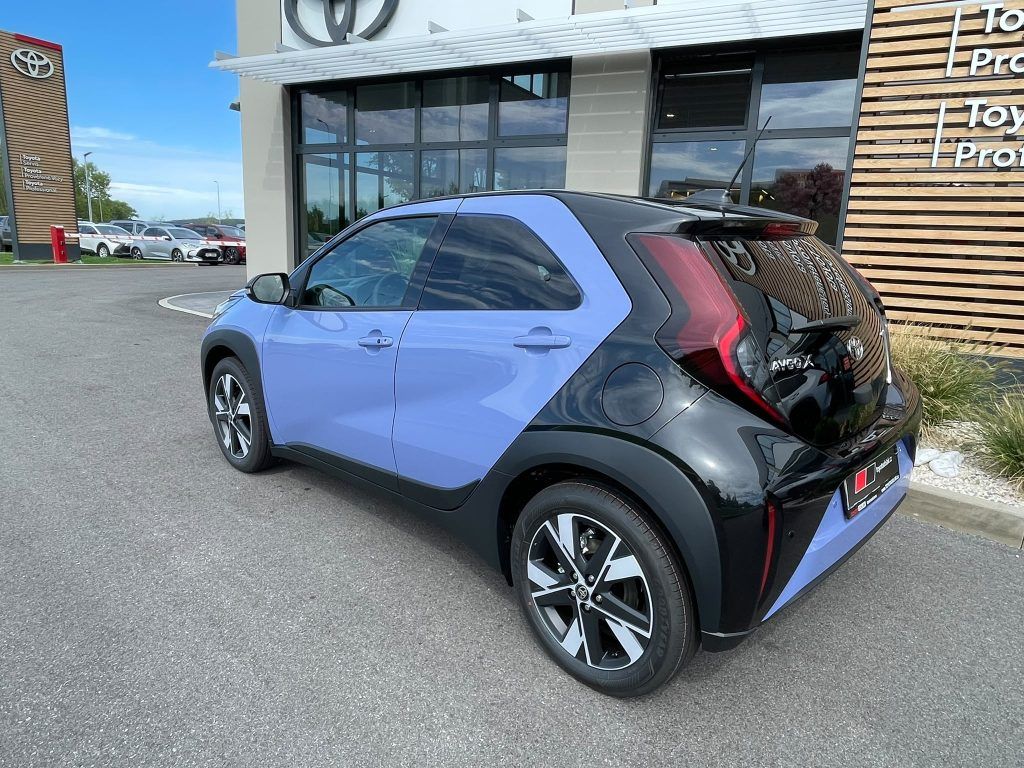 Toyota Aygo, 1.5 Hybrid automat Style Smart - fotka 6