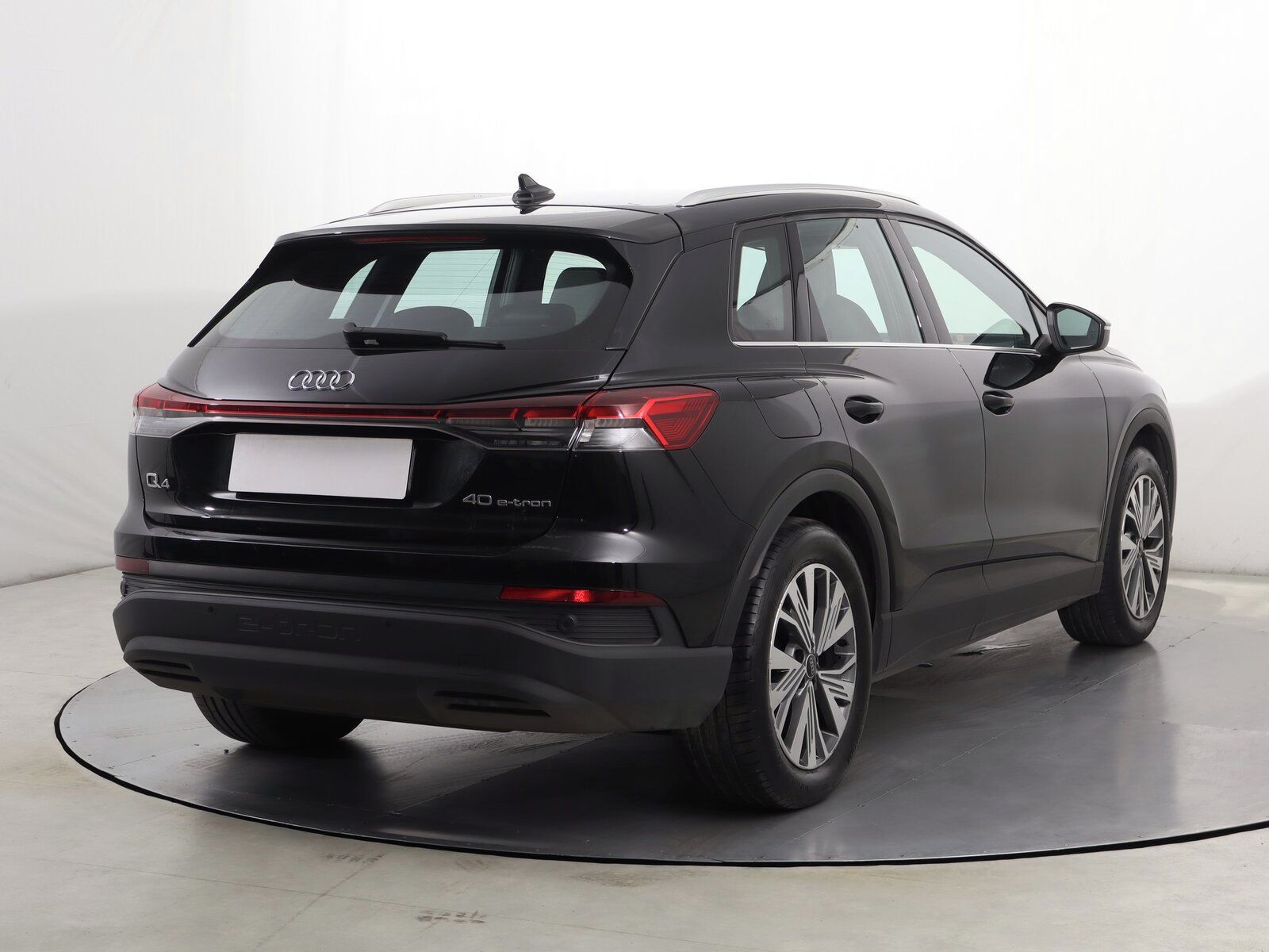 Audi Q4 e-tron, 40 e-tron, SoH 95%, S-Line - fotka 5