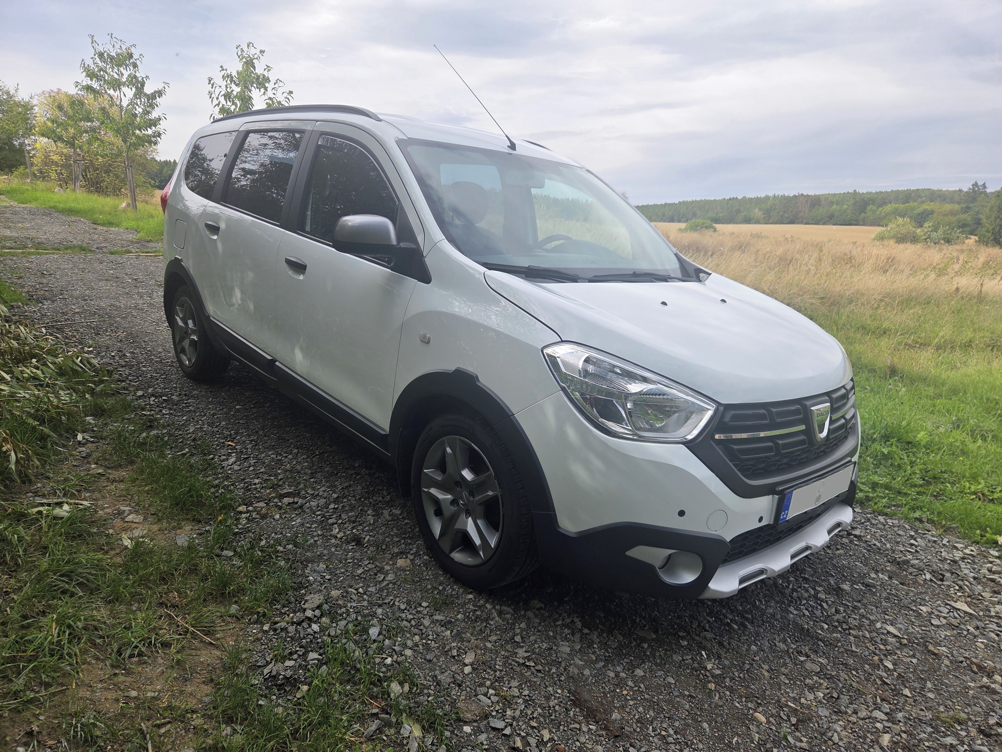 Dacia Lodgy, 1.6 SCe Stepway 7 míst - tažné