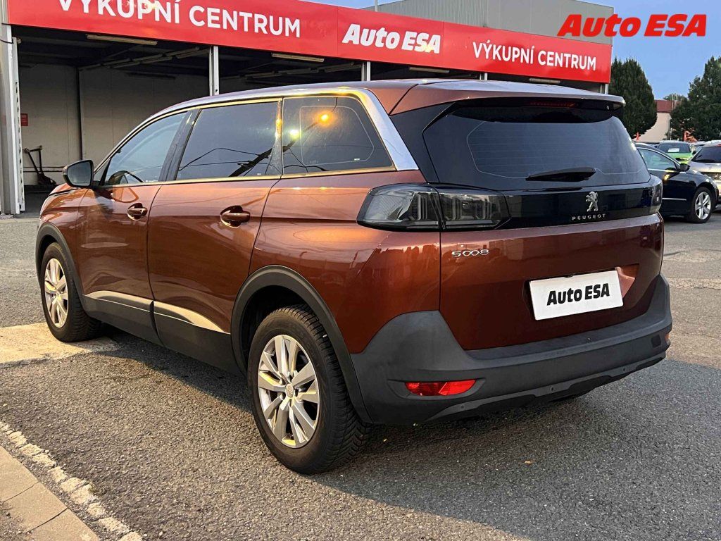 Peugeot 5008, 1.2PT,1.maj,ČR - fotka 2