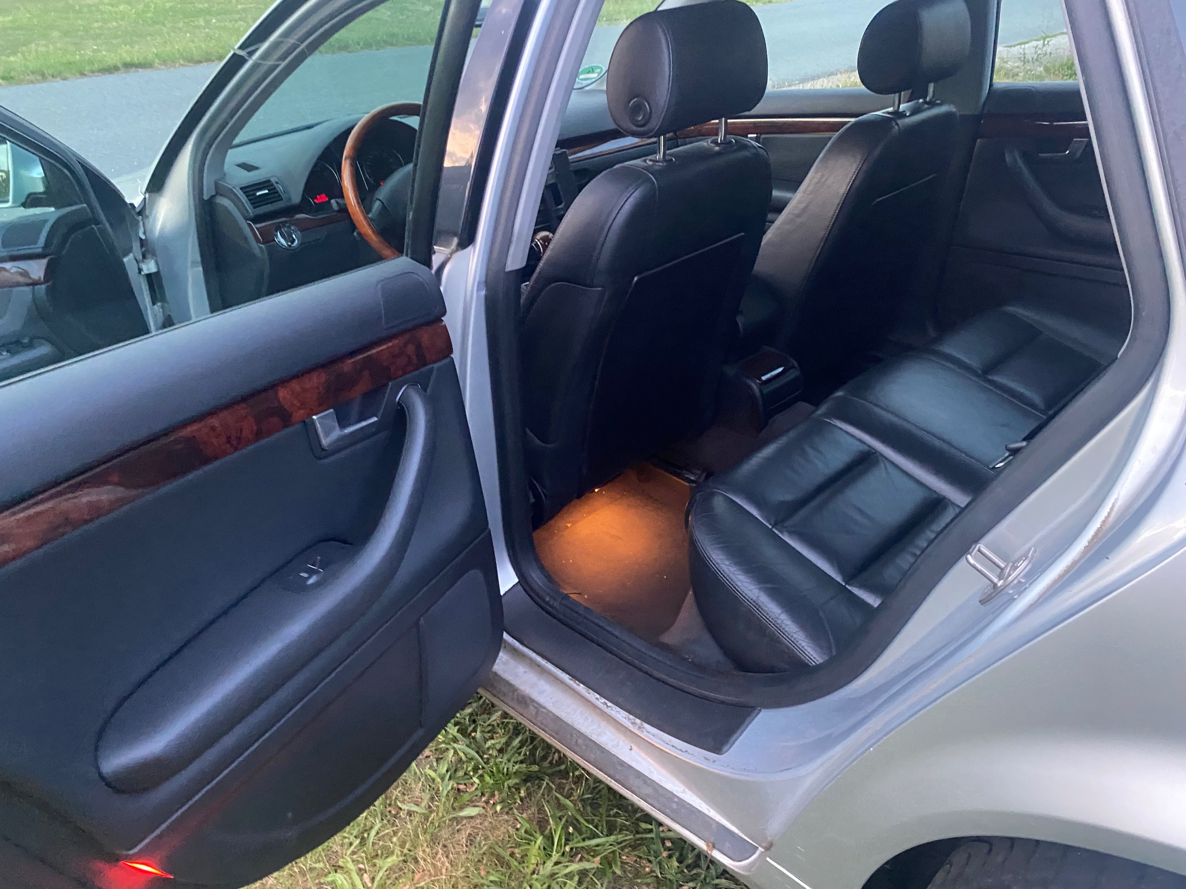 Audi A4, 2.4i, V6 benzin - fotka 6
