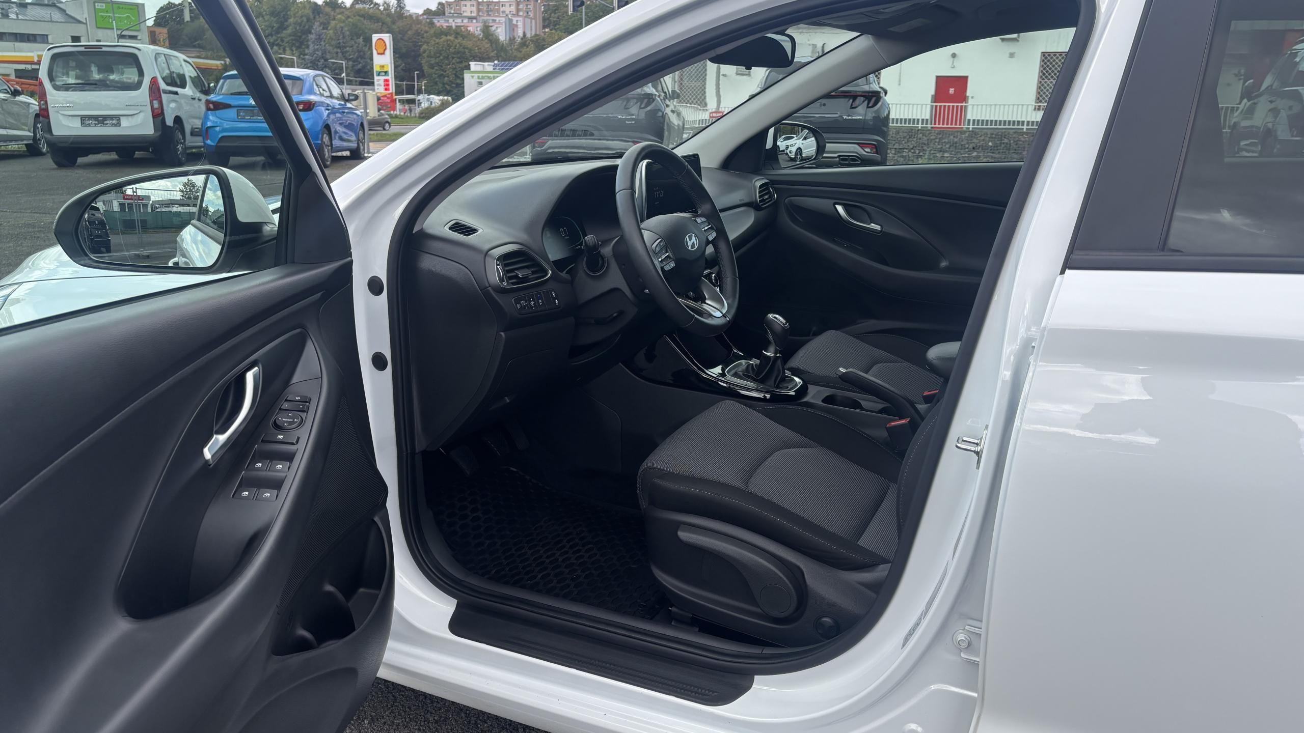 Hyundai i30, 1,5I MT FAMILY - fotka 6