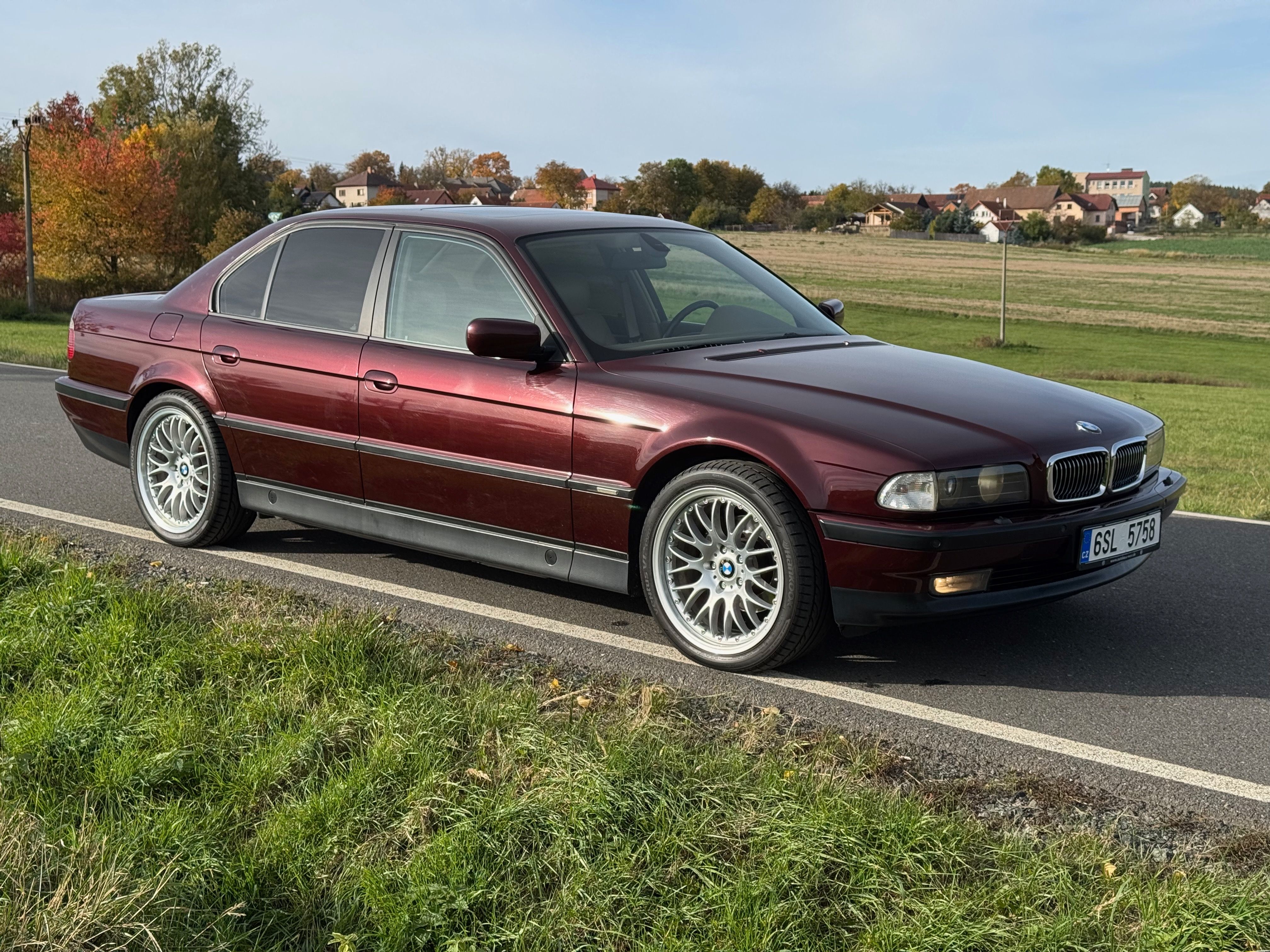 BMW Řada 7, BMW 735i V8, AT, Canyonrot - fotka 2