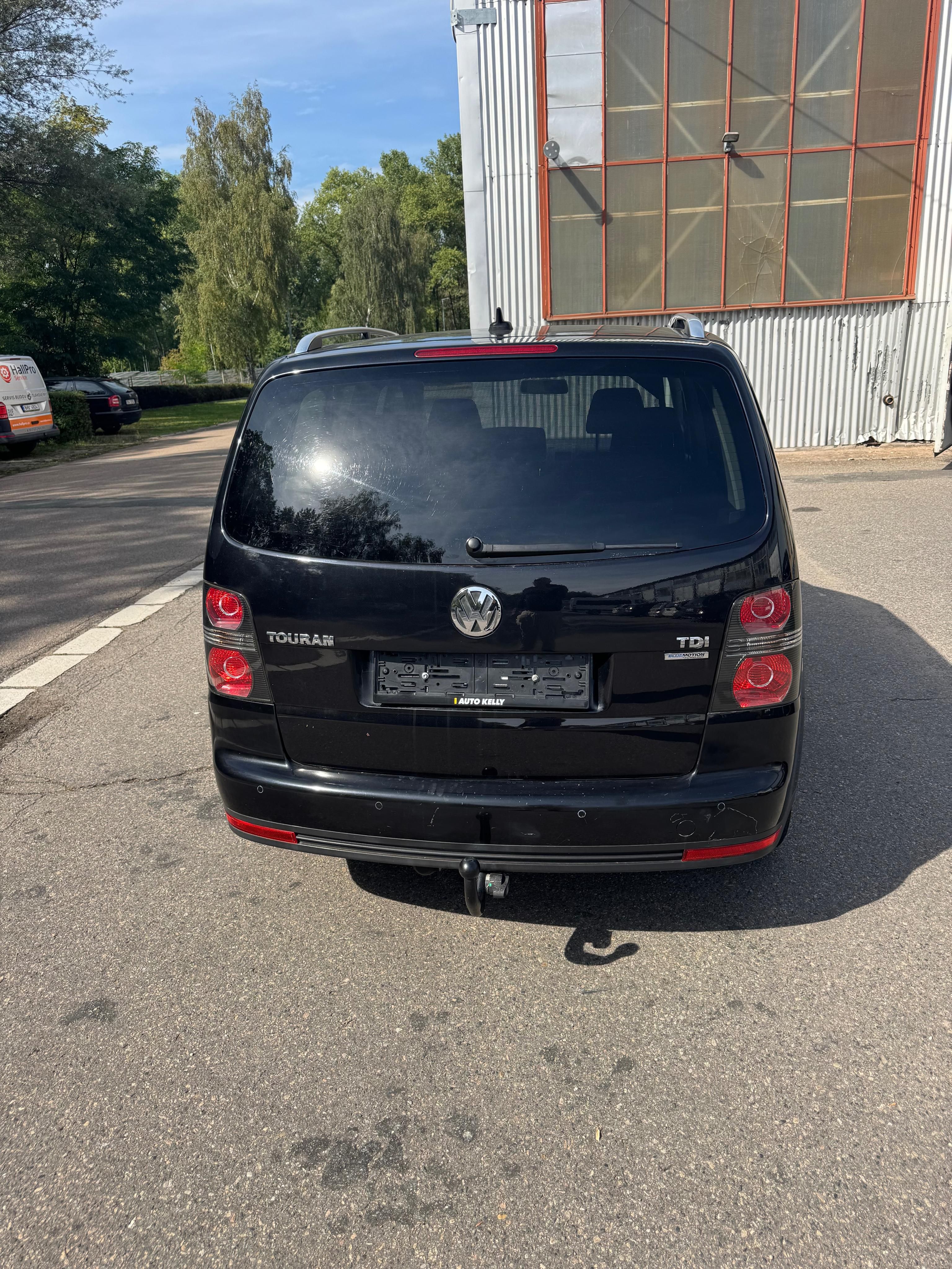 Volkswagen Touran - fotka 5