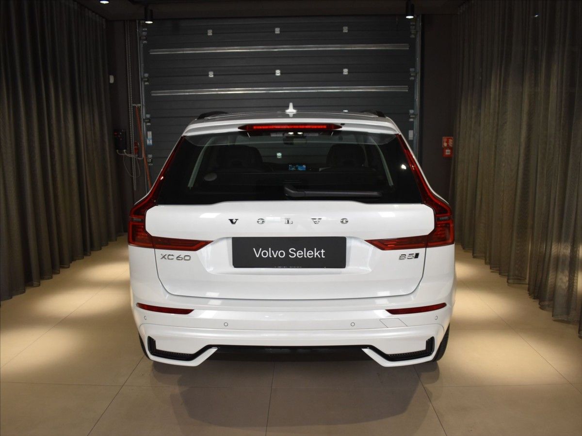 Volvo XC60, 2,0 B5 AWD PLUS BLIS,Bezklíč - fotka 6