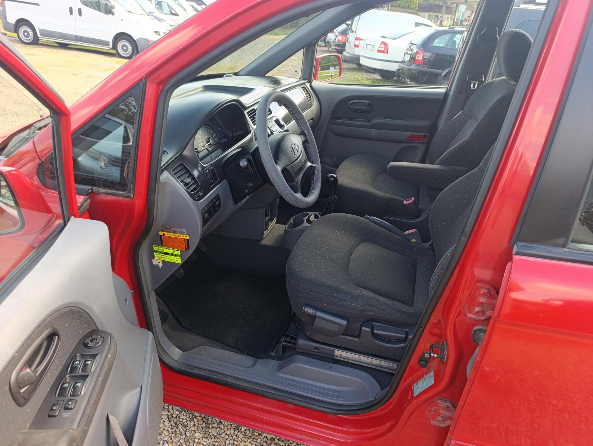 Hyundai Trajet, 2.0  16V  7 míst - fotka 3