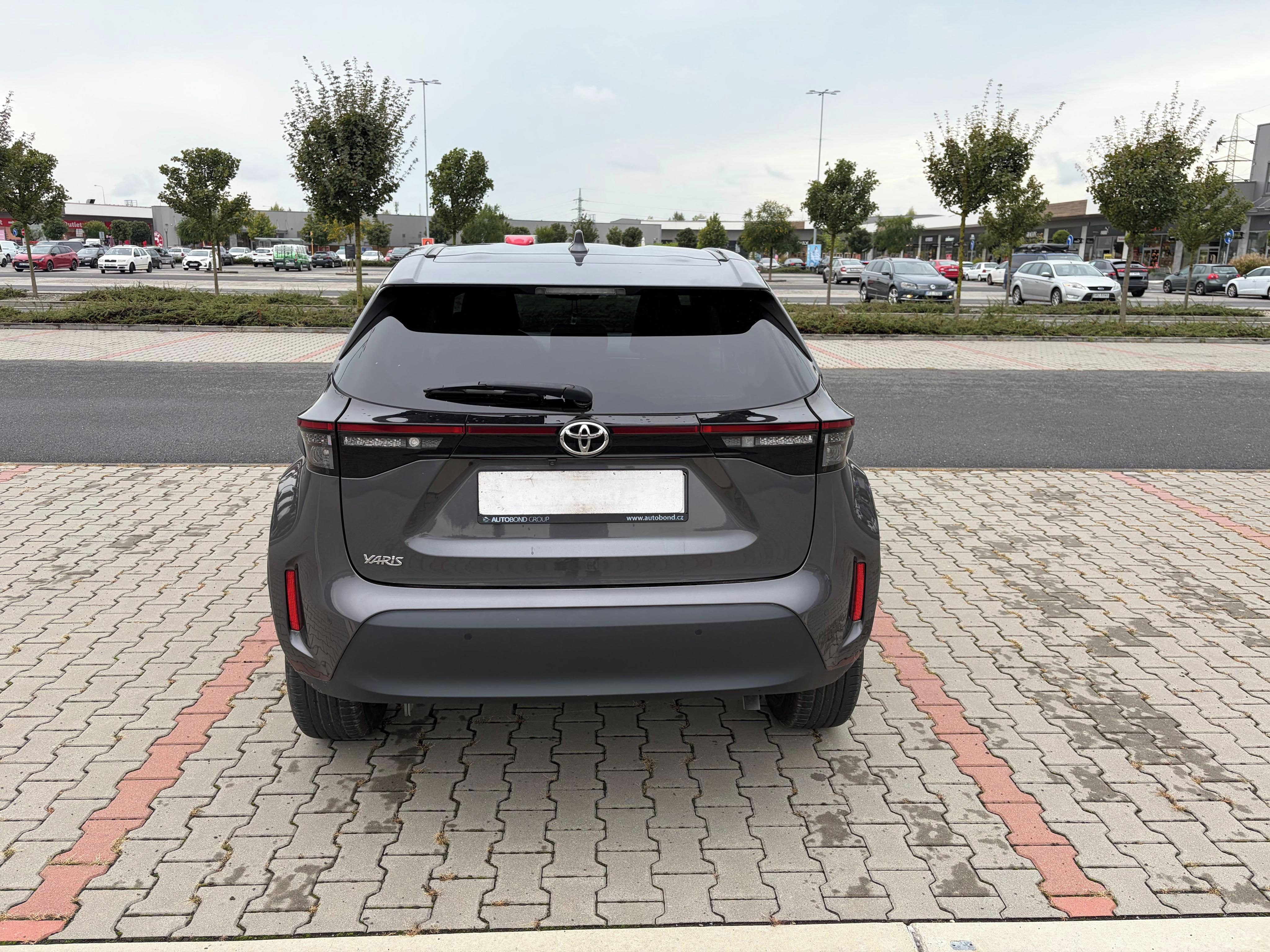 Toyota Yaris Cross, 1.5 VVTi ČR 1.maj. automat - fotka 4