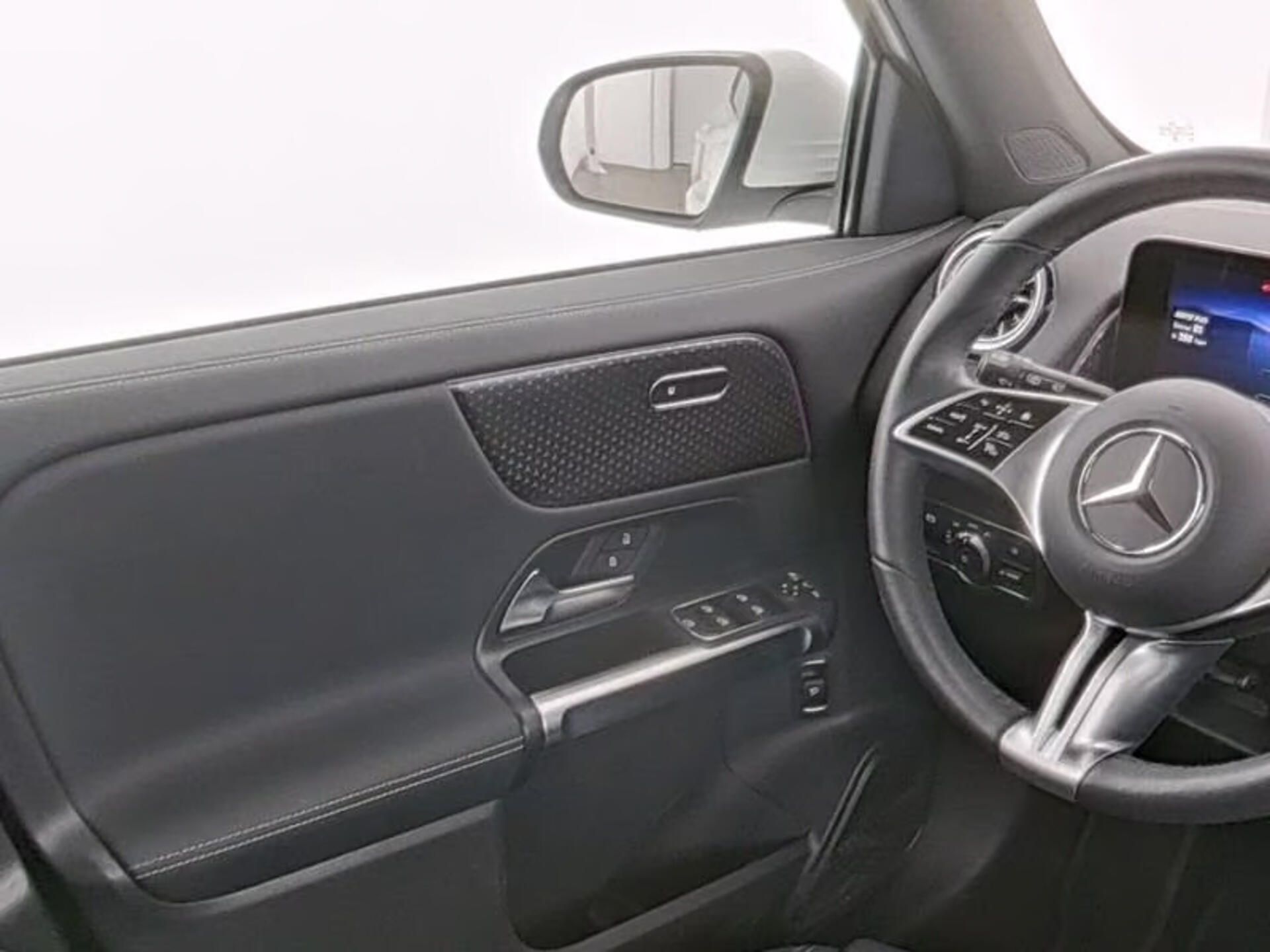 Mercedes-Benz EQB, 300 4M Progressive Pano - fotka 5