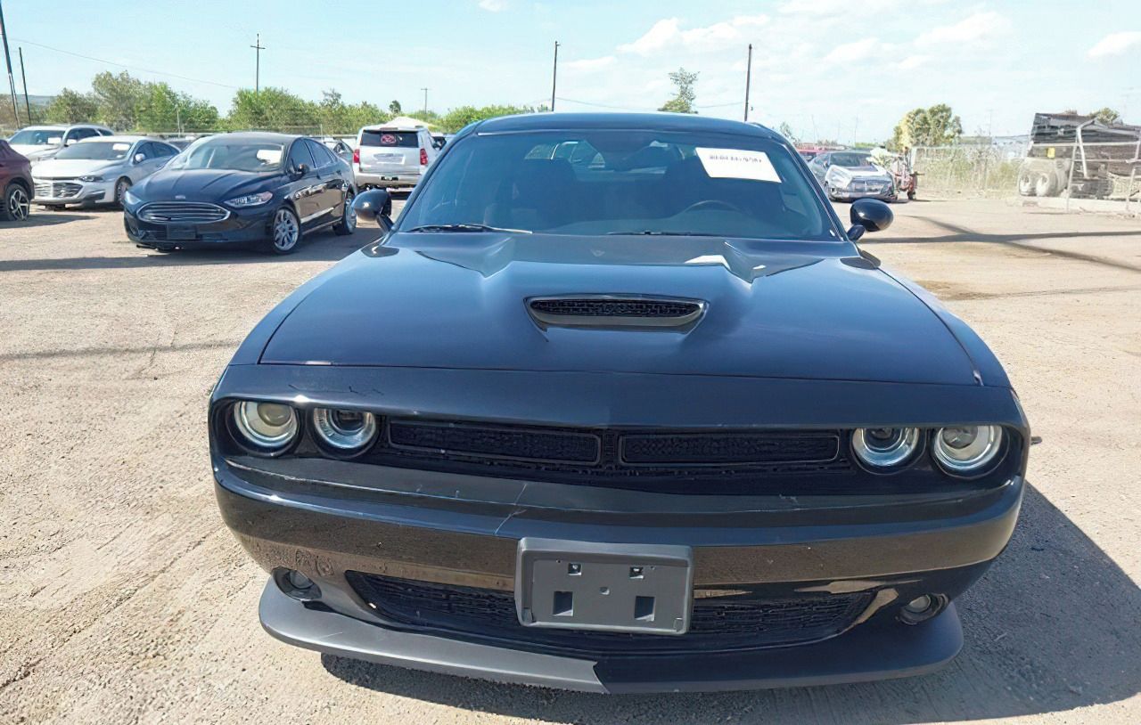 Dodge Challenger, Auto na cestě - fotka 2