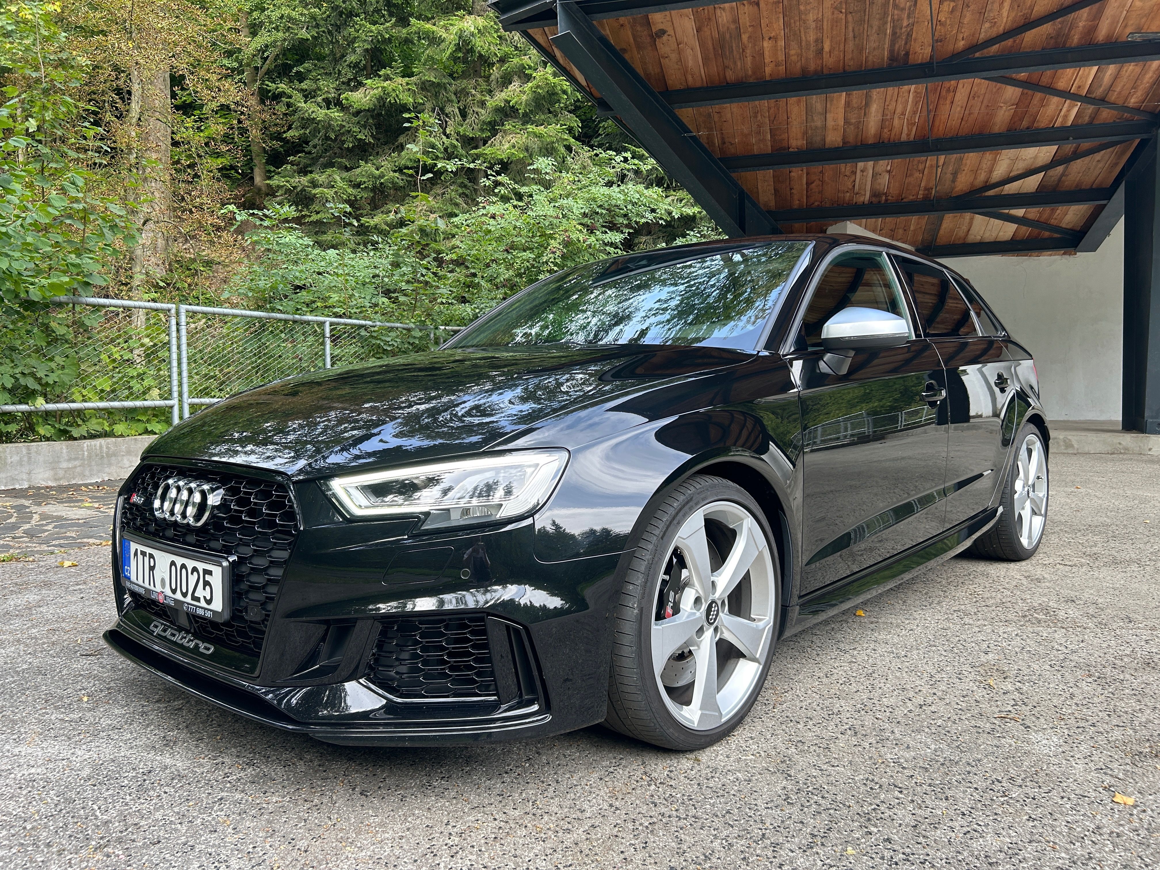 Audi RS3, Nehavarovane,Top.69tisic km - fotka 3