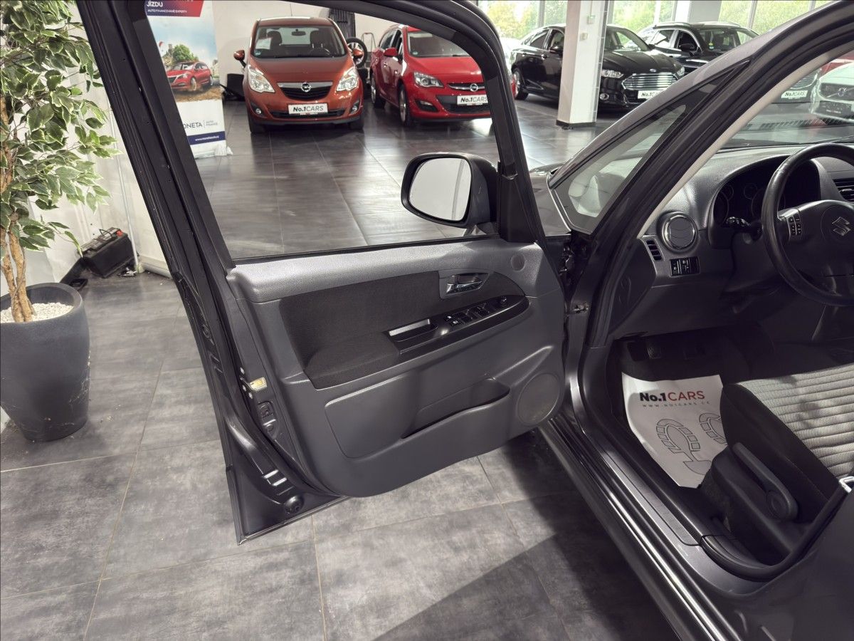 Suzuki SX4, 1,6   VVT SPORT-LINE KEYLESS - fotka 6