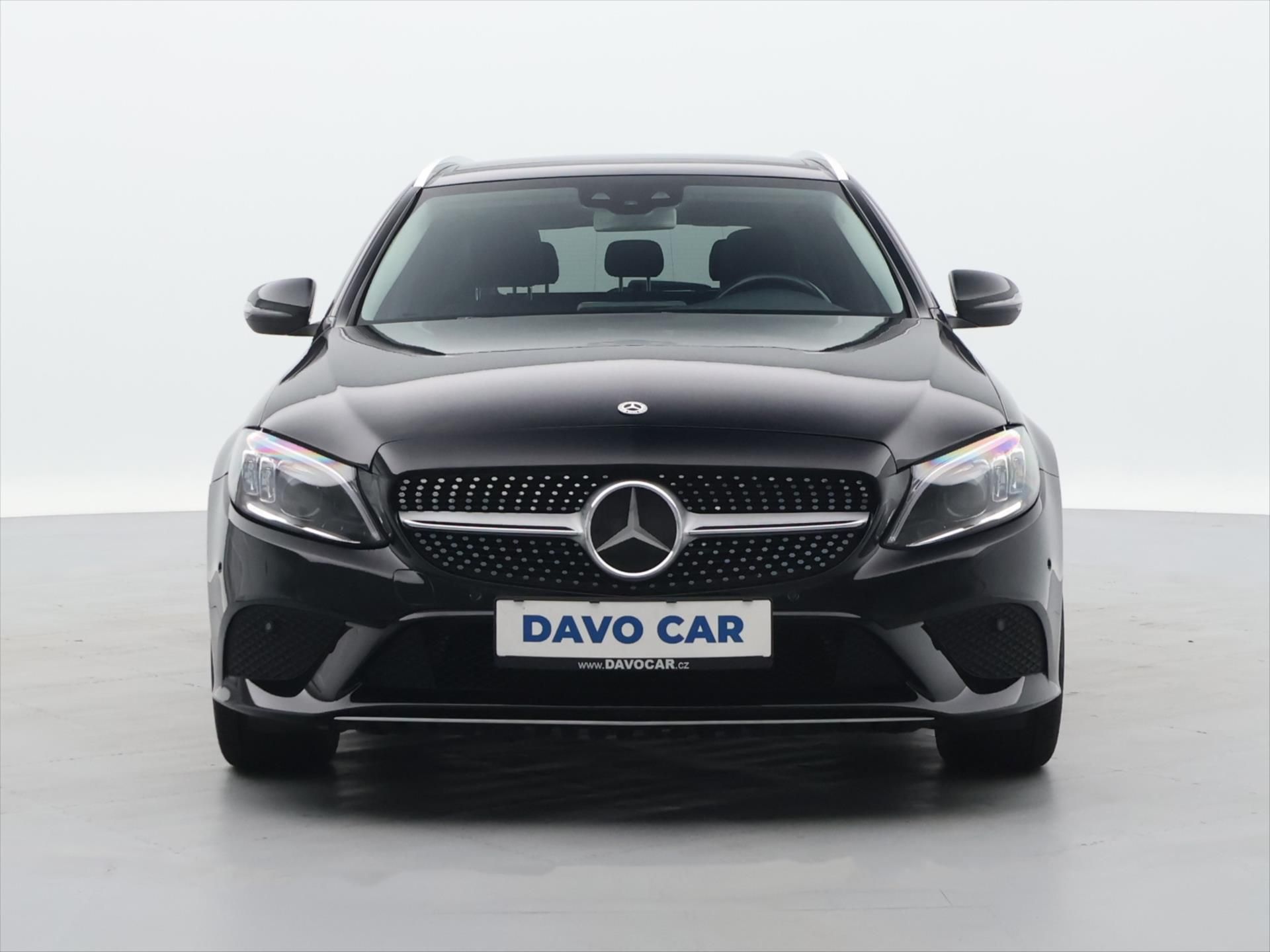 Mercedes-Benz Třídy C, 2.0 220d 143kW Aut. LED - fotka 2