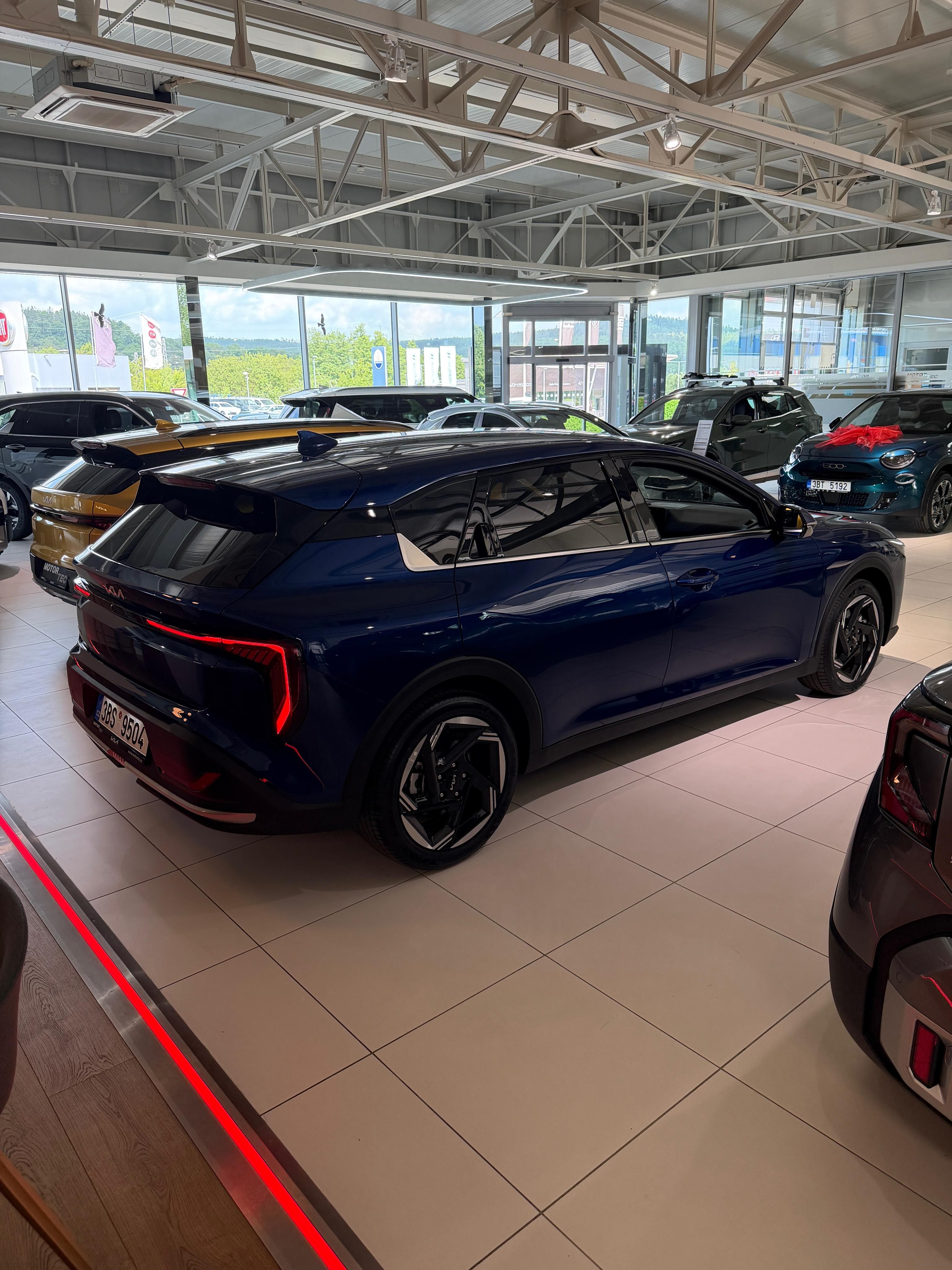 Kia K4, 132kW,Top,HB,odpočet DPh - fotka 4