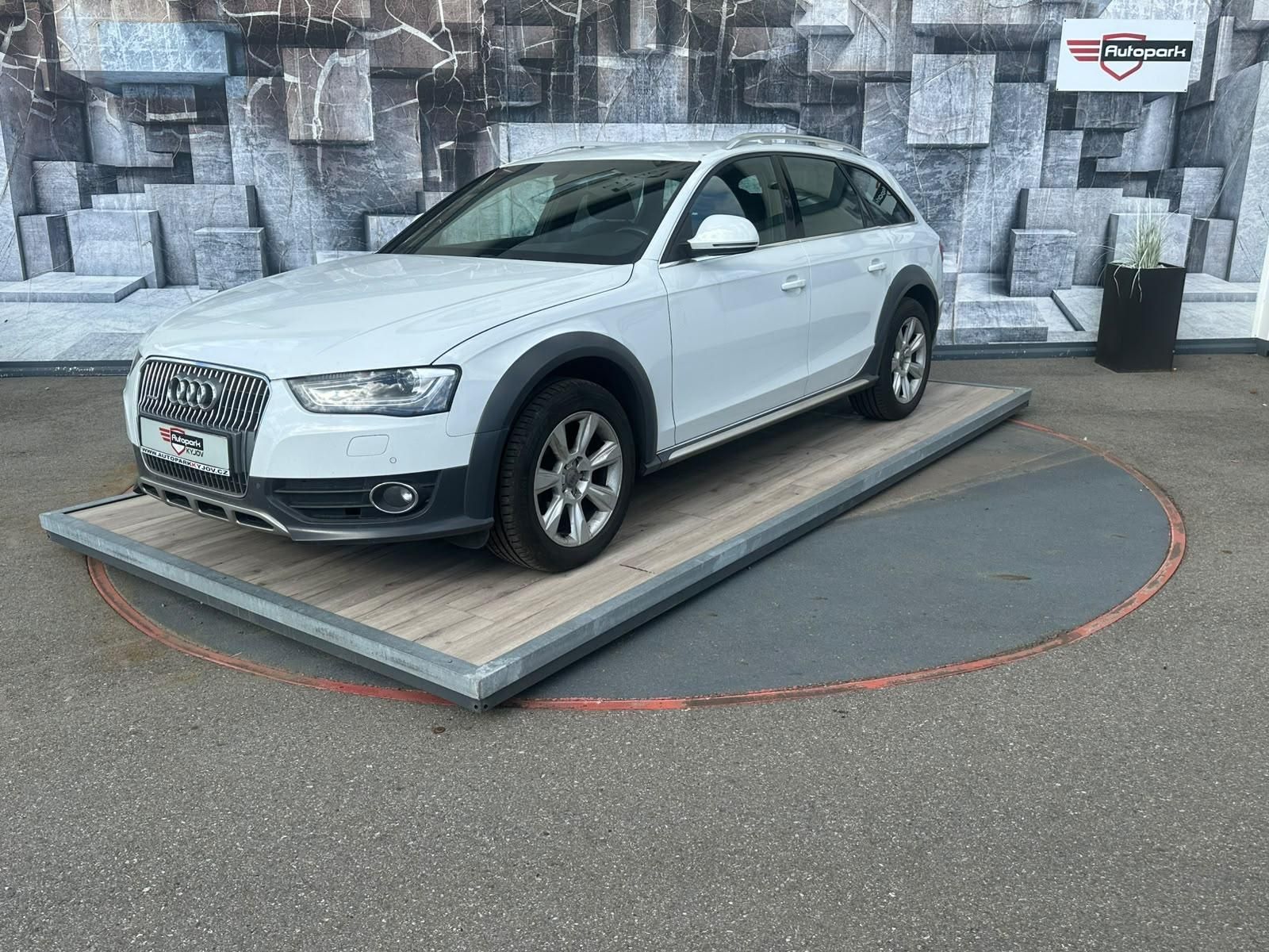 Audi A4 allroad, 2.0TDi, 105KW, 4x4, B&O - fotka 3