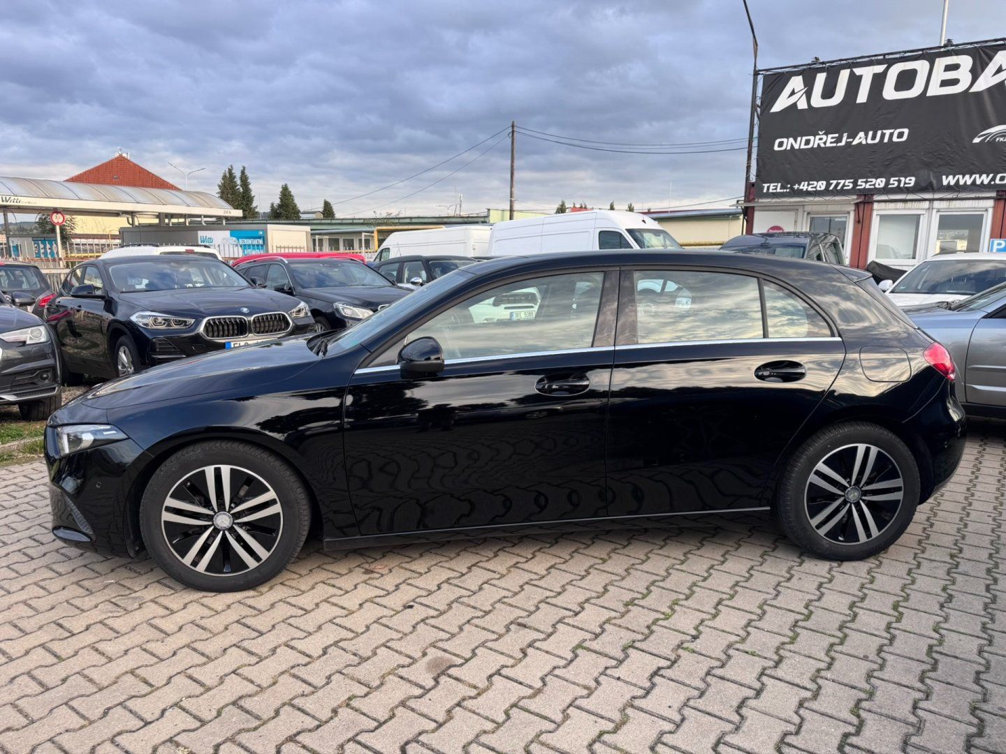 Mercedes-Benz Třídy A, 180D 1,5 85 KW AUTOMAT SPORTB. - fotka 2
