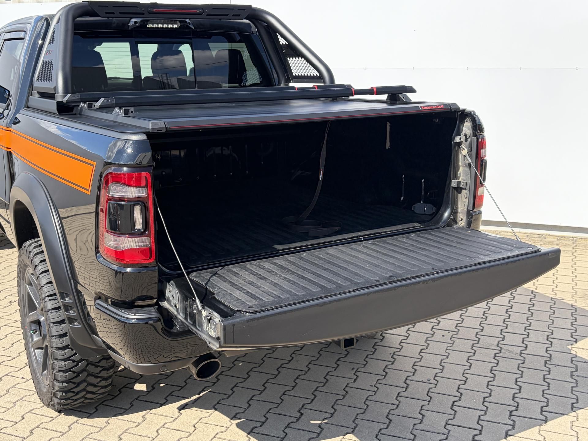 RAM 1500, Laramie 5.7 V8 HEMI LIFT - fotka 6