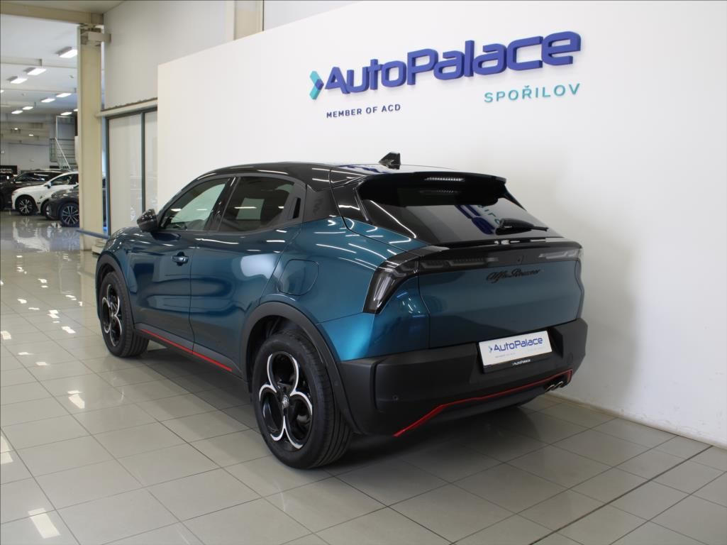 Alfa Romeo Junior, 1,2 Hybrid 145k.PANO.El.sed.ČR - fotka 3