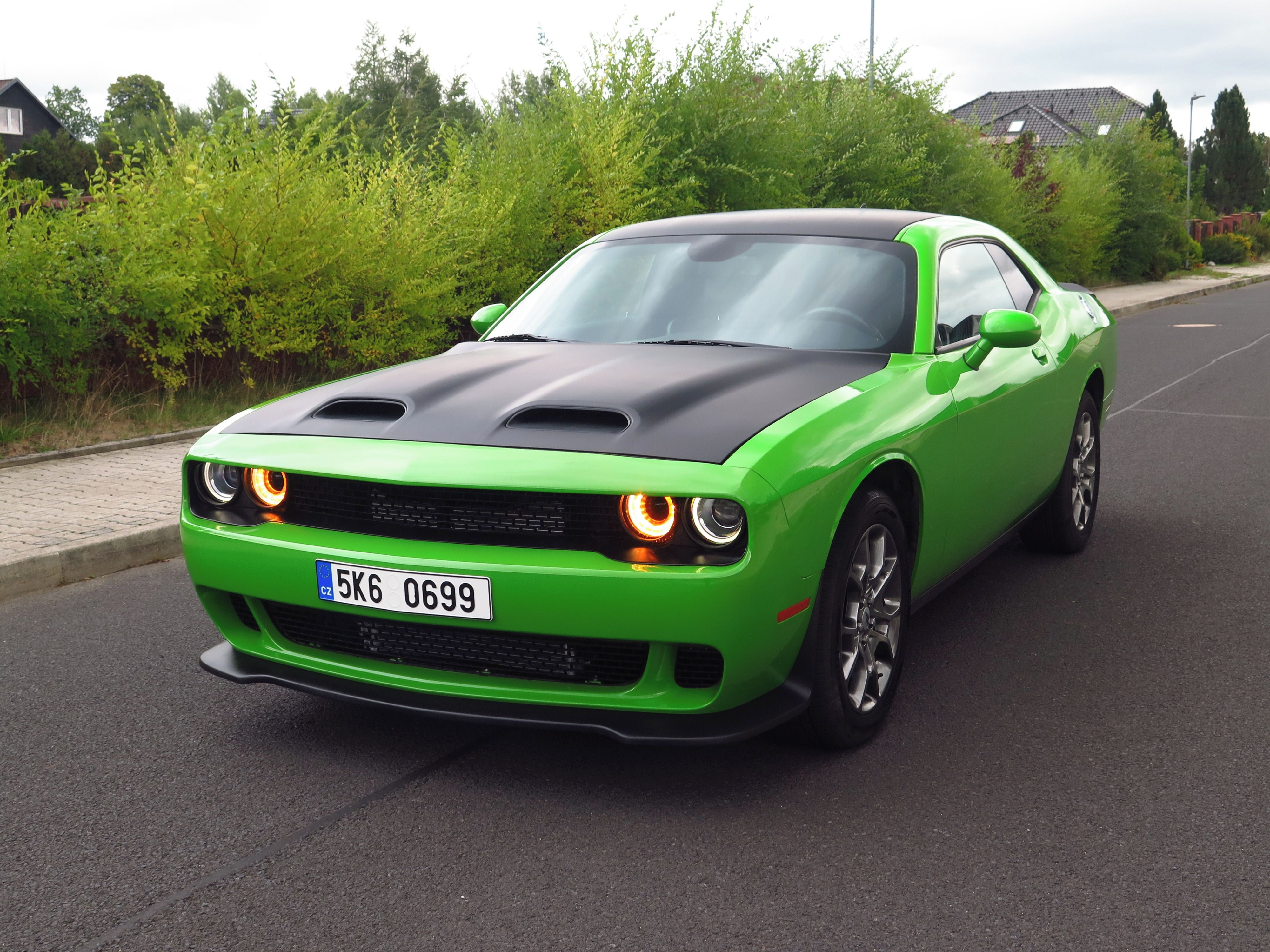 Dodge Challenger, 3.6 V6 - 4x4 - SRT vzhled - fotka 2