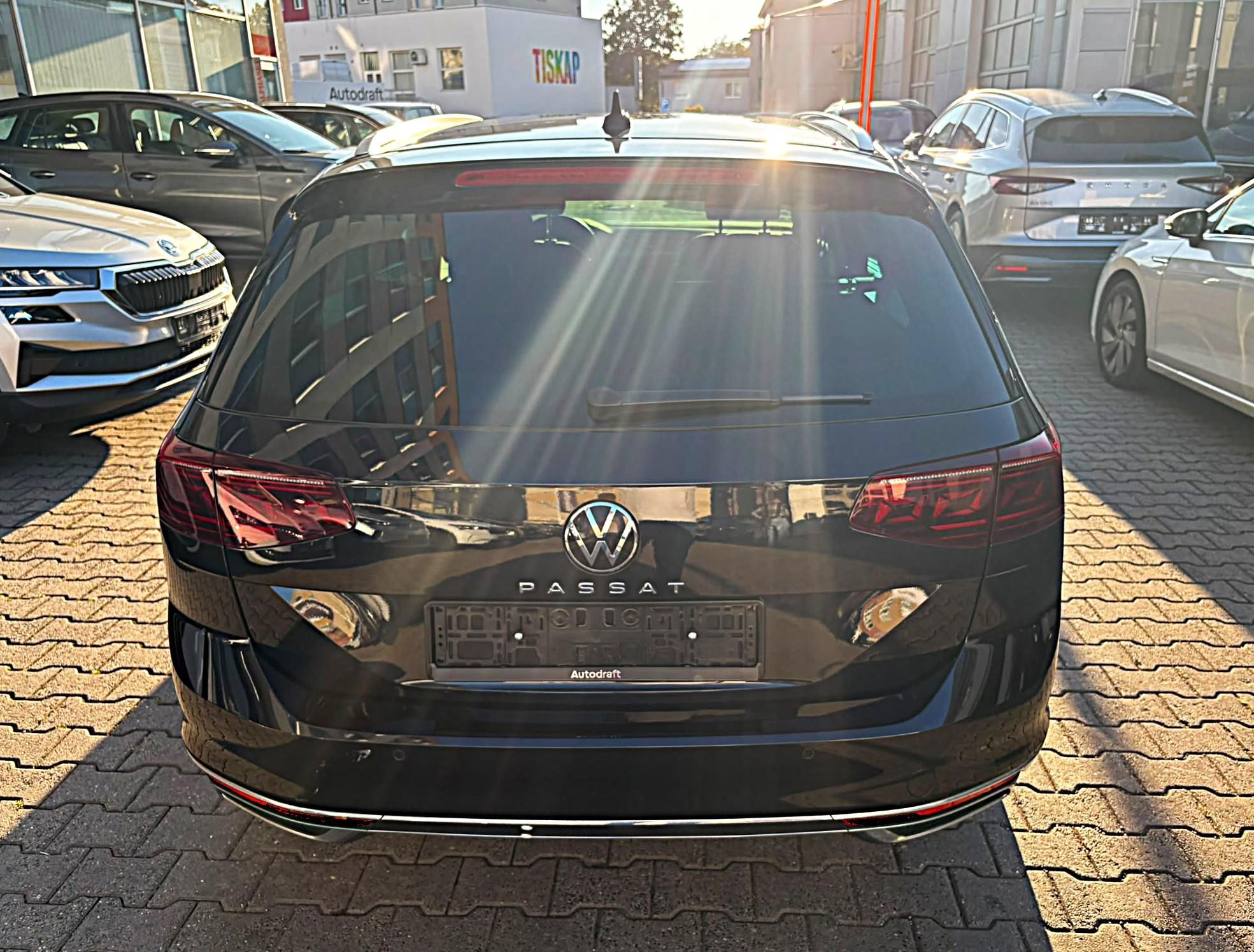 Volkswagen Passat Variant, Elegance 2.0 TSI 140kW DSG - fotka 5