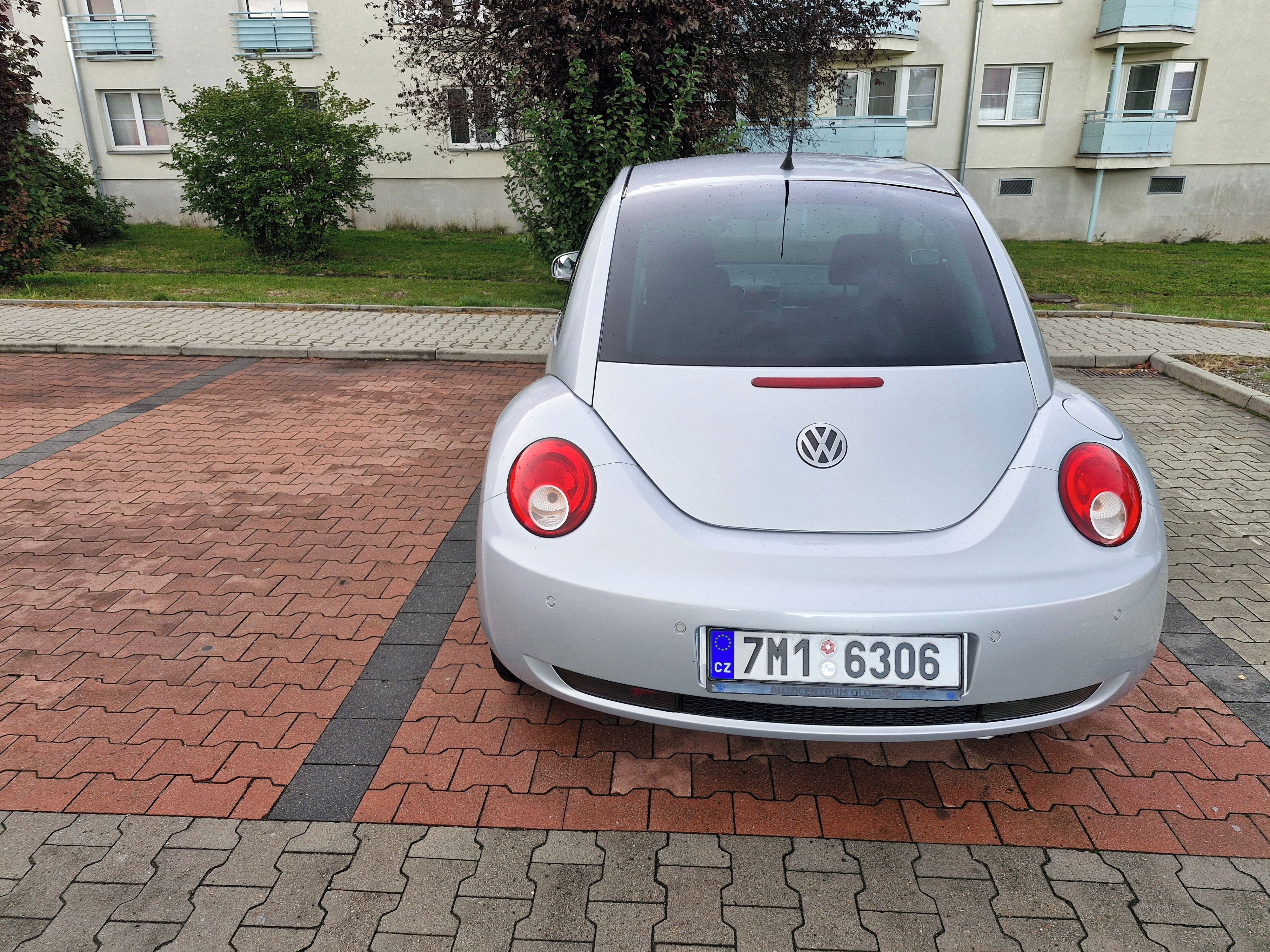 Volkswagen New Beetle, 1,6, servisovaný, udržovaný - fotka 3