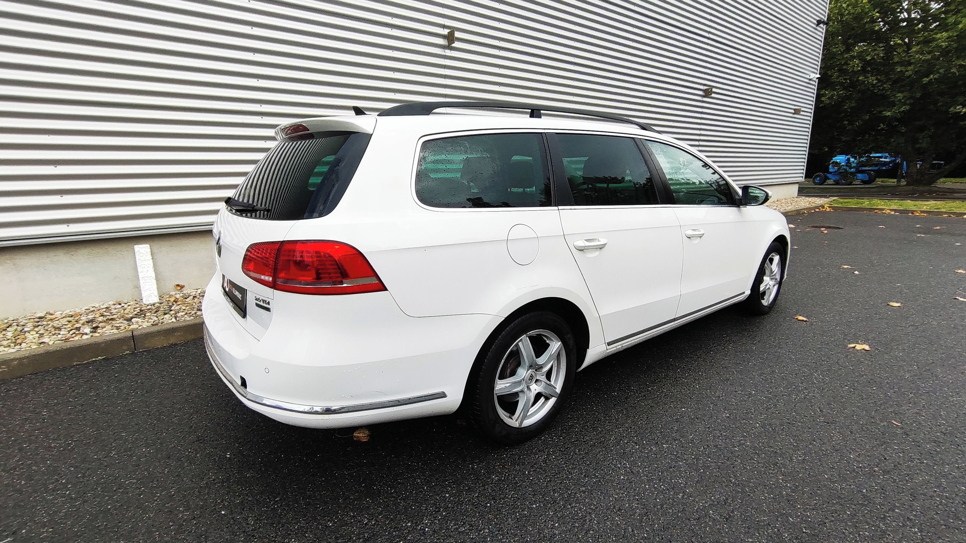 Volkswagen Passat, 2.0 TDI Highline, plná výbava - fotka 6