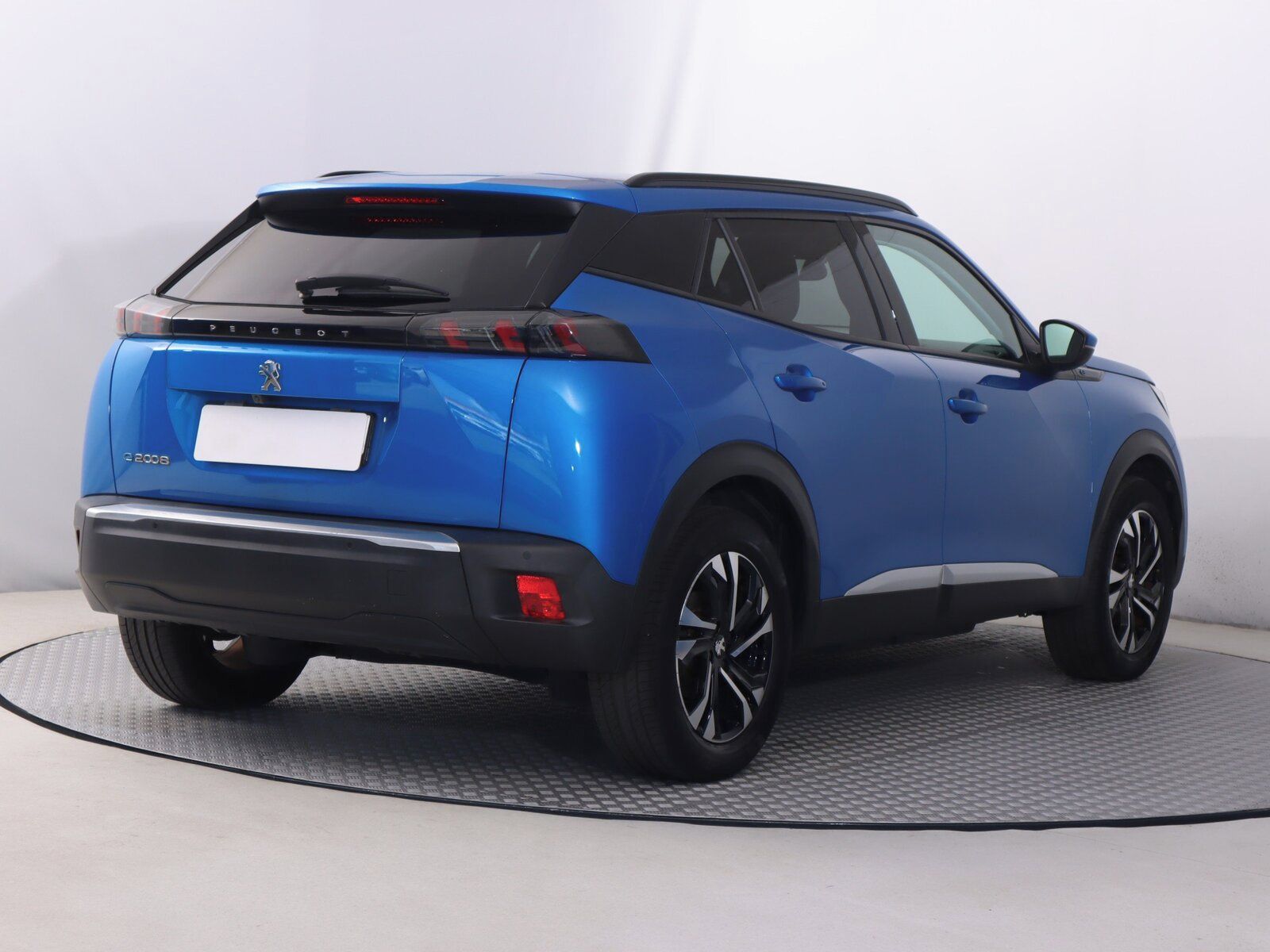 Peugeot 2008, 50 kWh, SoH 91%, Allure - fotka 5