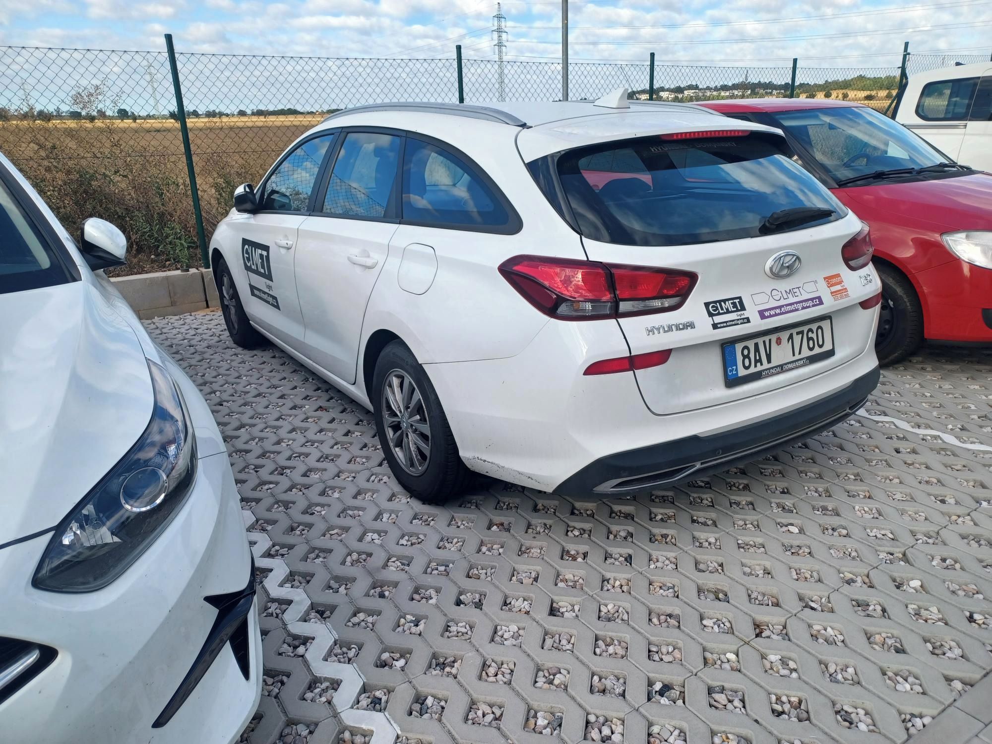 Hyundai i30, 1.6 CRDi 85 KW Poškozený motor - fotka 4