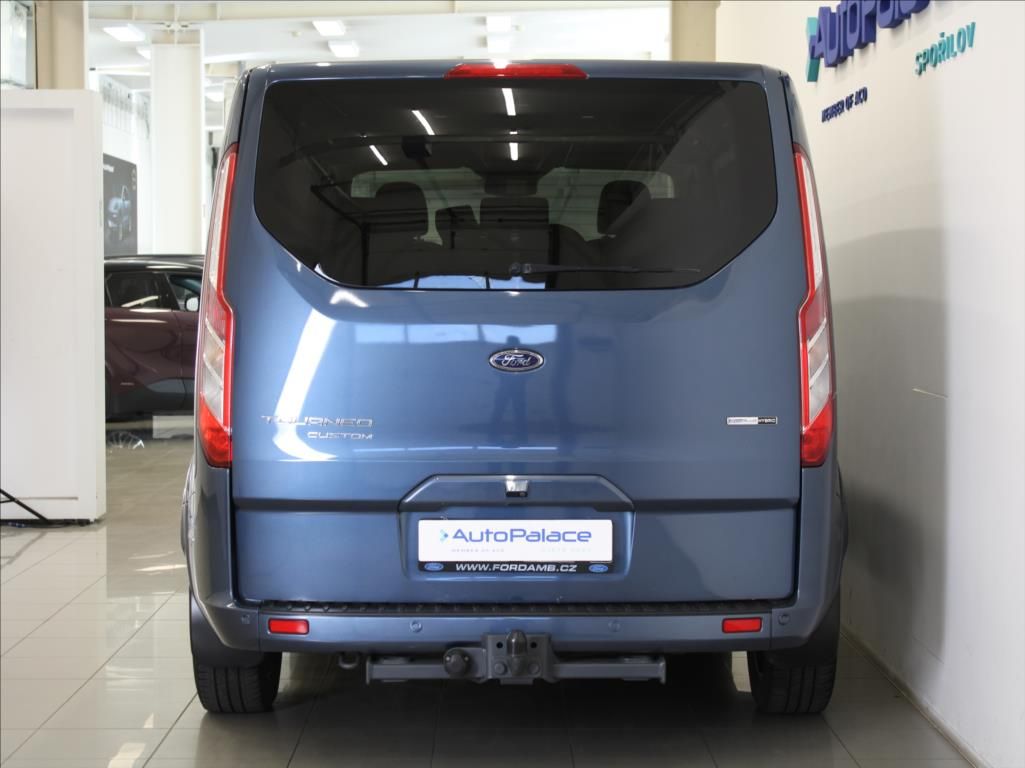 Ford Tourneo Custom, 2,0 EBlue 95kW L1 Titan.8-míst - fotka 4