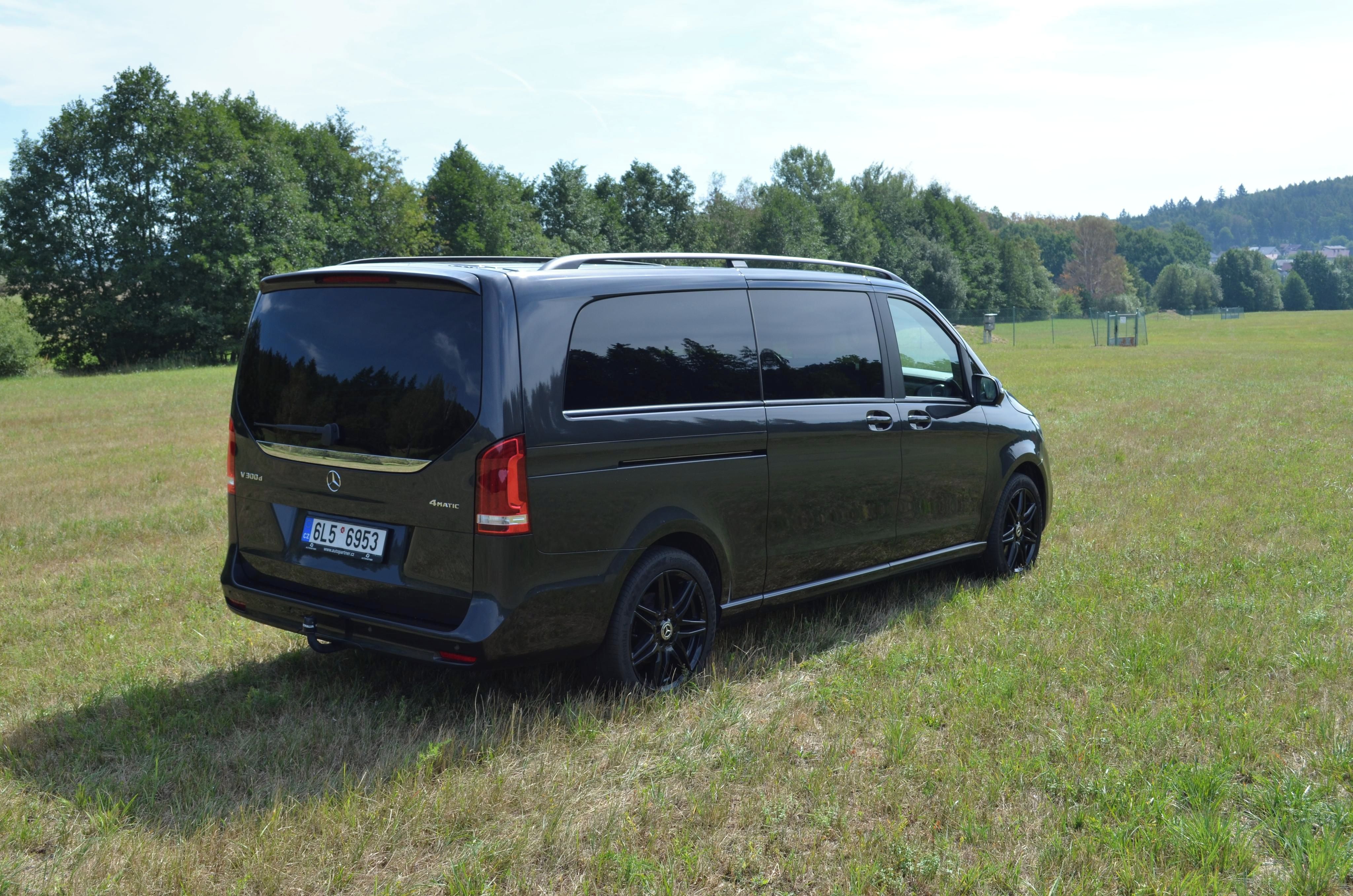 Mercedes-Benz Třídy V, Mercedes-Benz V 300d AMG XL - fotka 5
