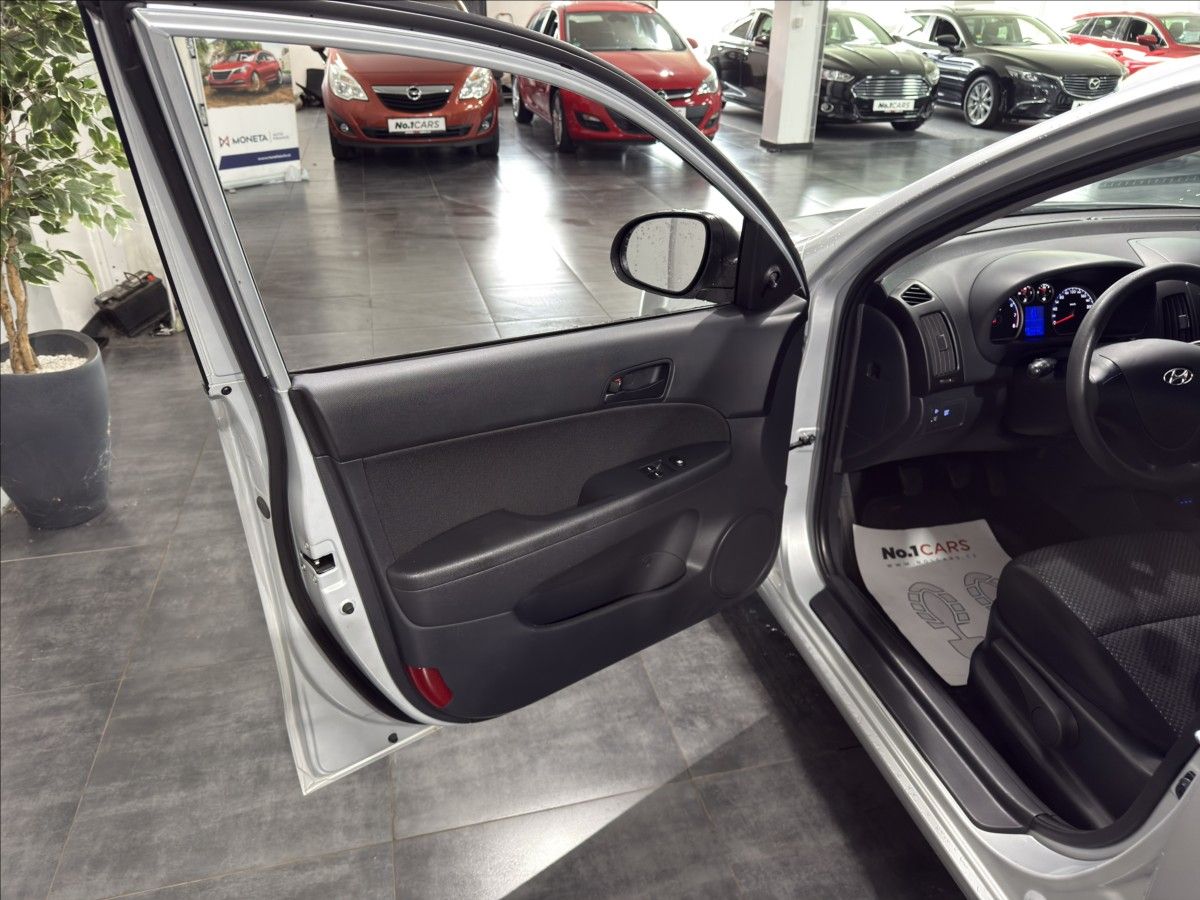 Hyundai i30, 1,4   CVVT 95.000KM KLIMA - fotka 6
