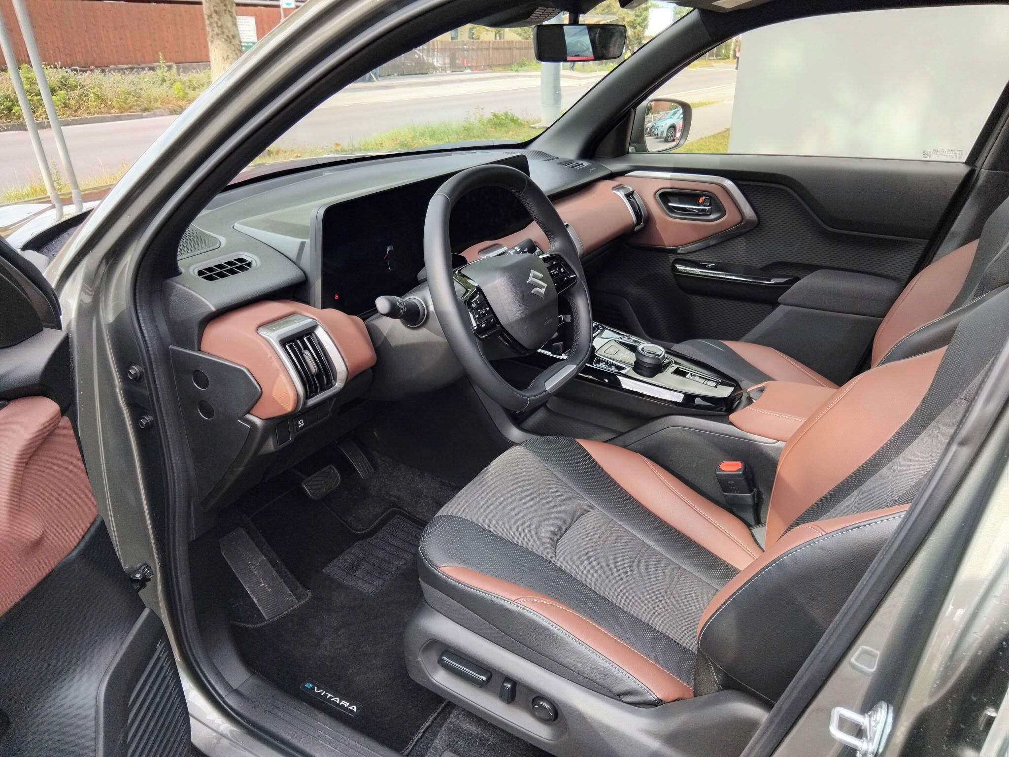 Suzuki e VITARA, 61 kWh Elegance 4x4 - fotka 6