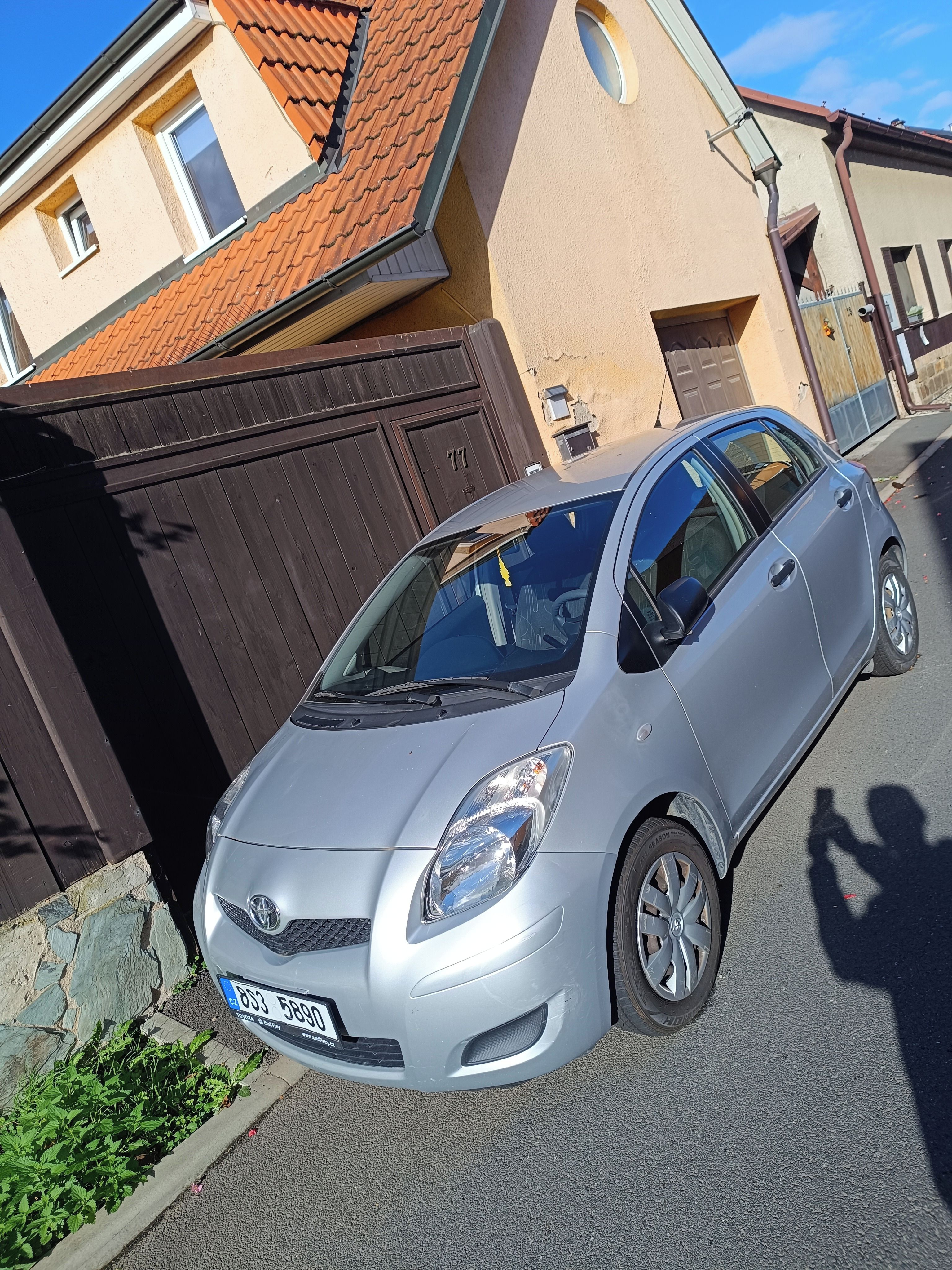 Toyota Yaris, 1,1 servisováno - fotka 2