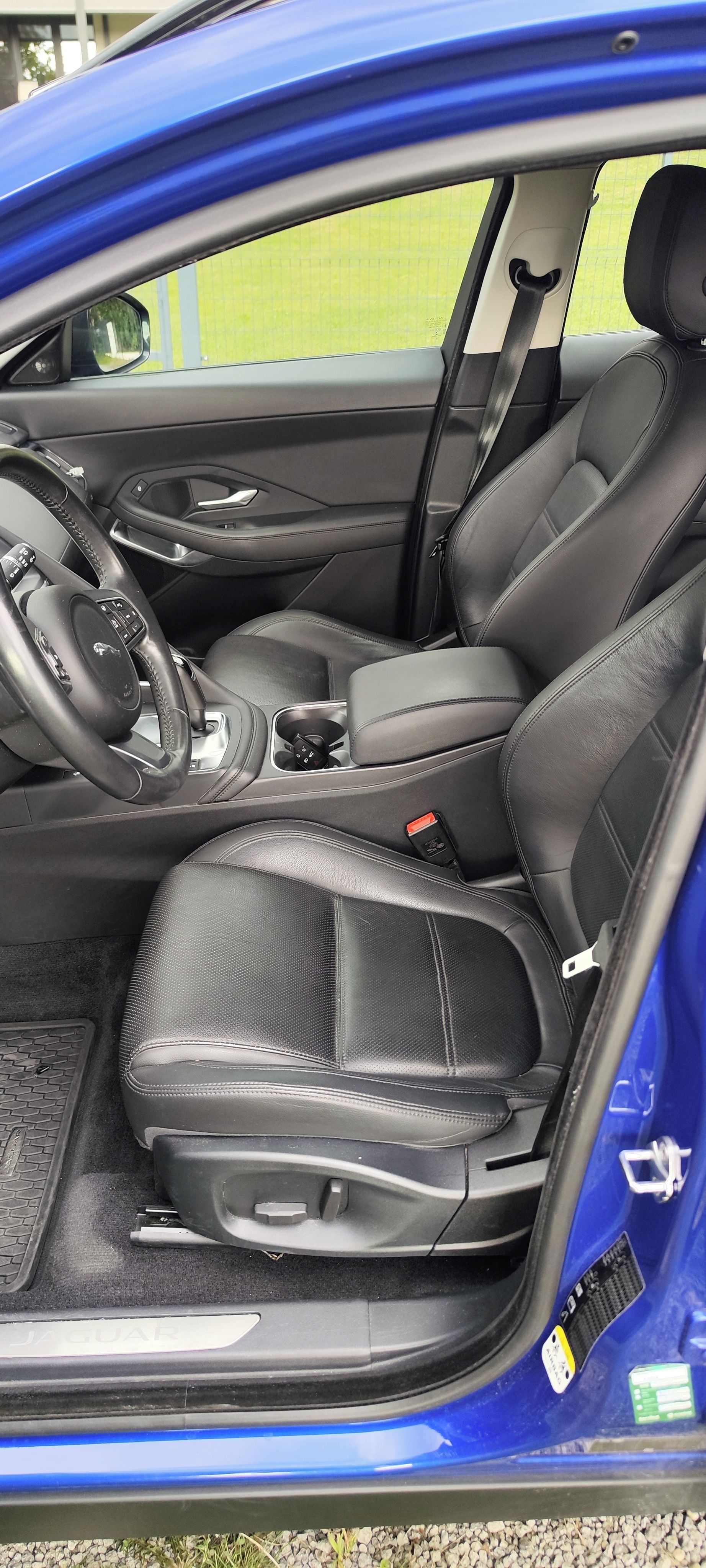 Jaguar E-Pace, CZ, 1.majitel, 65.000km - fotka 5