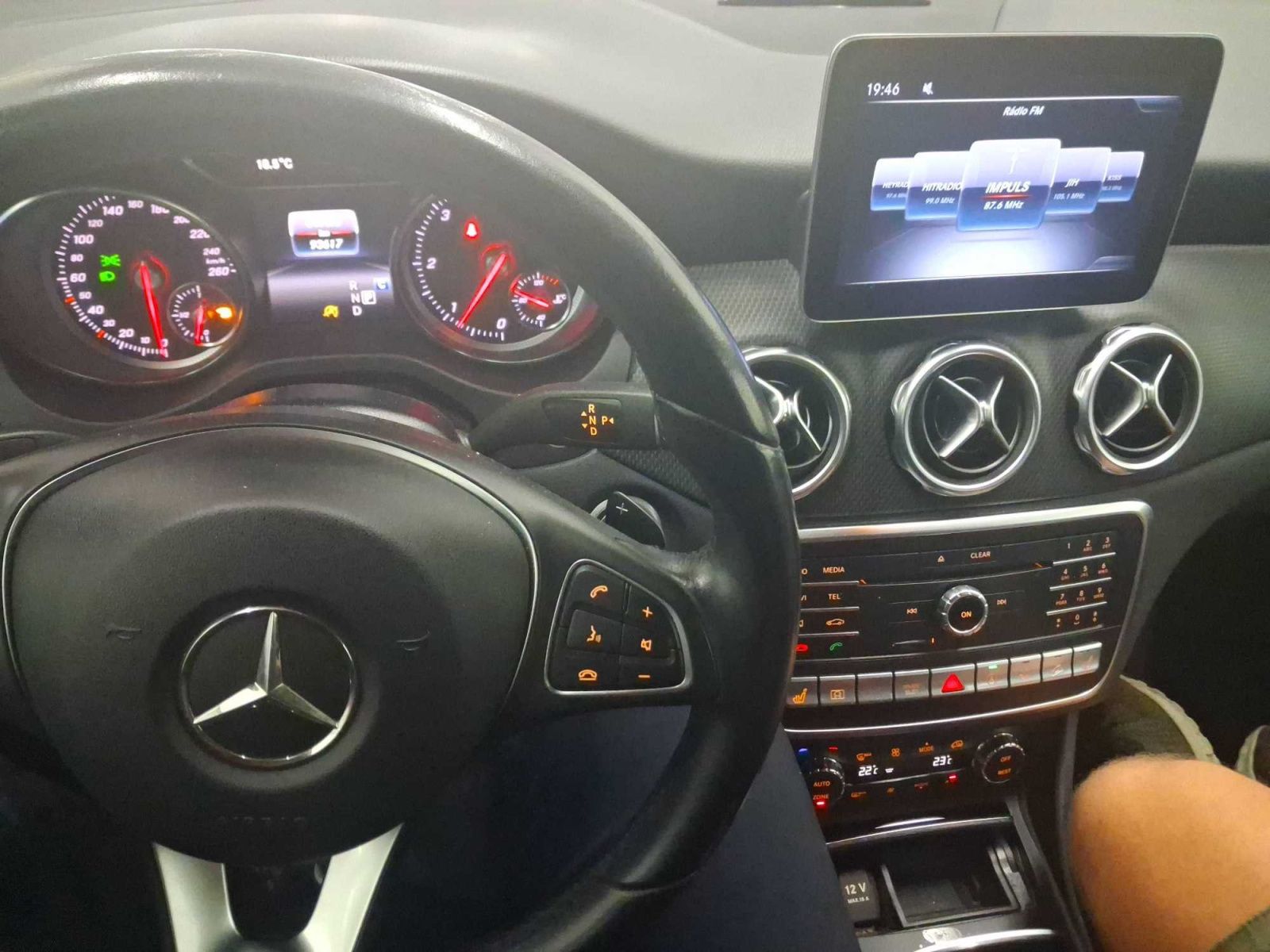 Mercedes-Benz GLA, 200 d 4MATIC, 4X4, Automat - fotka 3