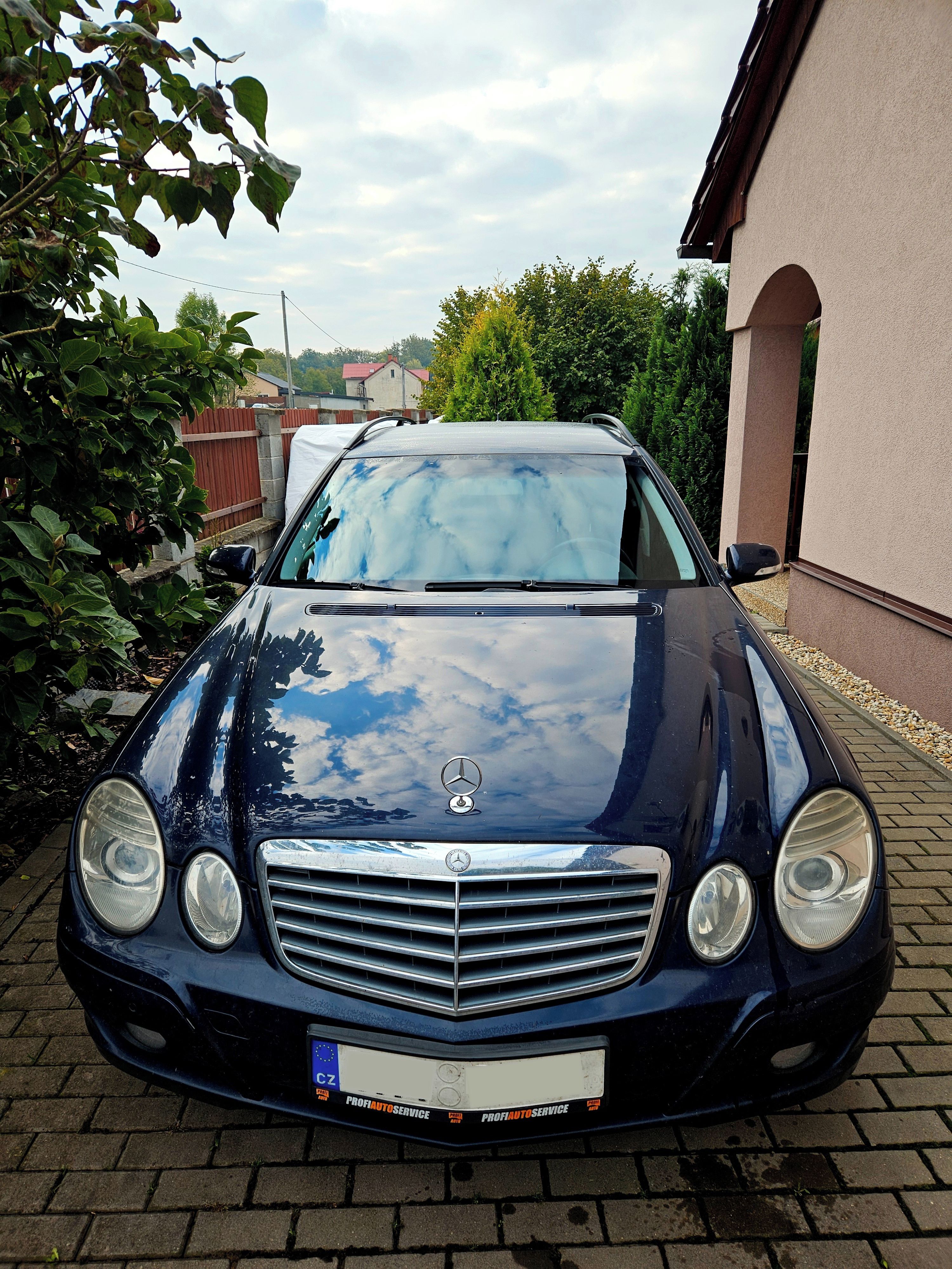 Mercedes-Benz Třídy E, Mercedes-Benz E 200 CDI - fotka 2
