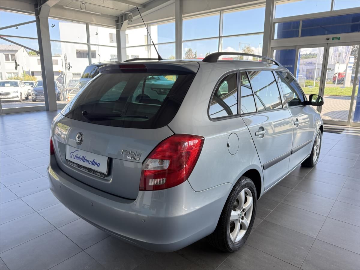 Škoda Fabia, 1,2   TSI 77kW,1.MAJ,SERVISKA - fotka 6