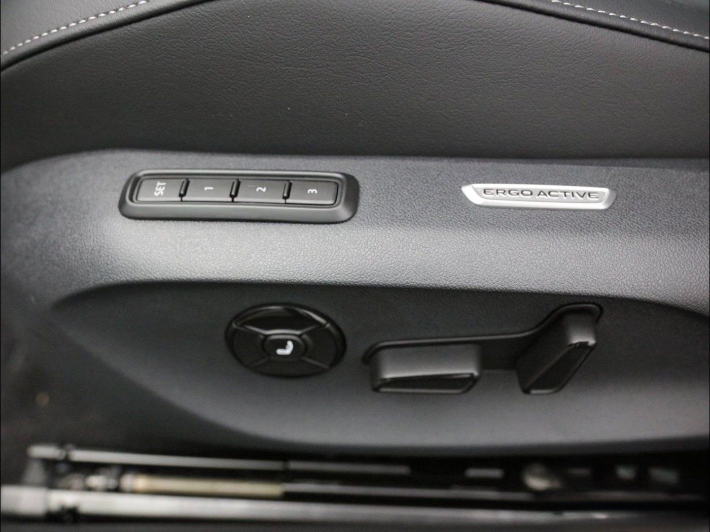 Volkswagen Passat, 2,0 TSI 195 kW 4M R-Line - fotka 5
