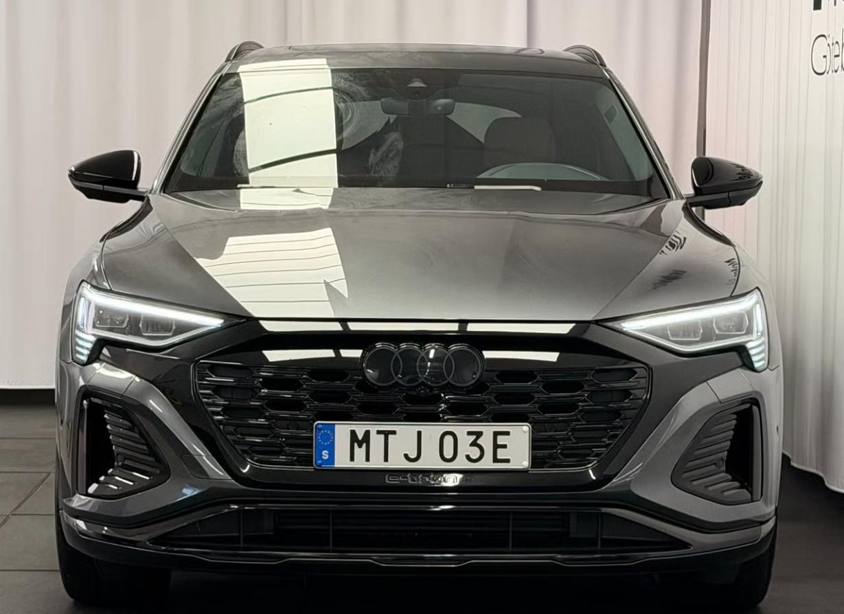 Audi Q8 e-tron, 55 Q 360kam Kůže 4 zóny Pano - fotka 5