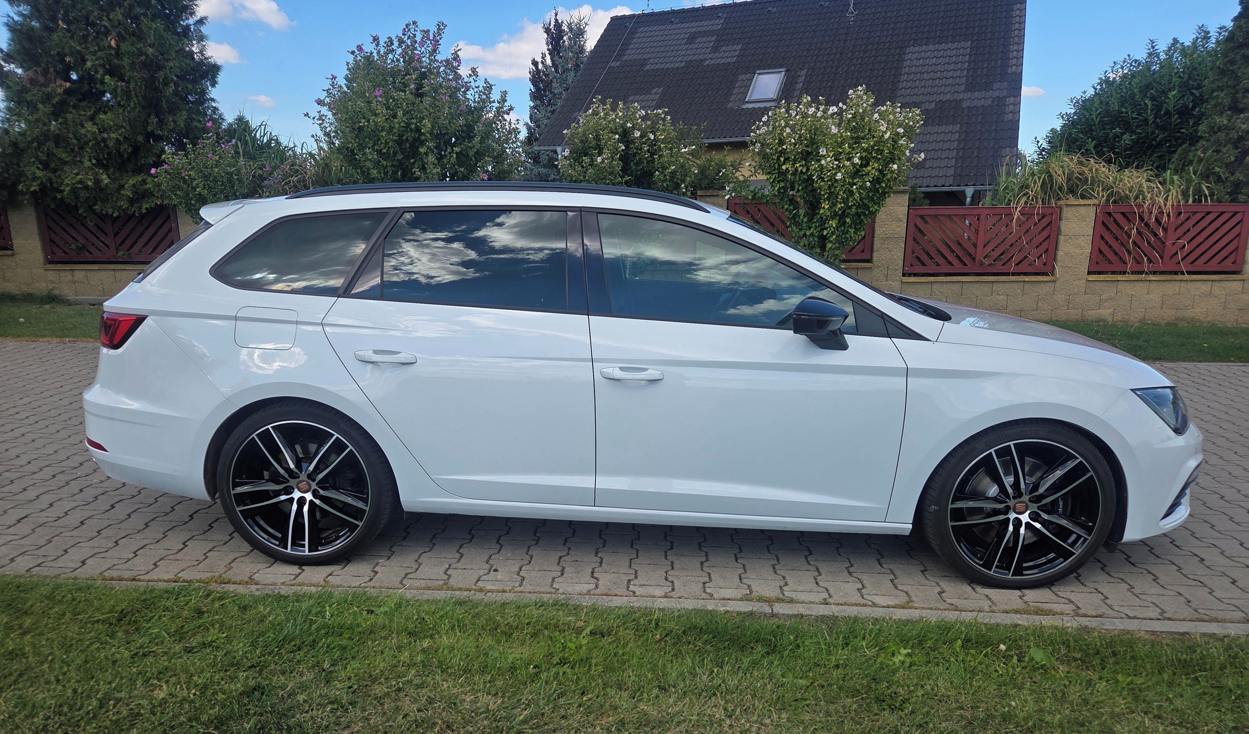Seat Leon, Cupra 300 ST 4Drive - fotka 4